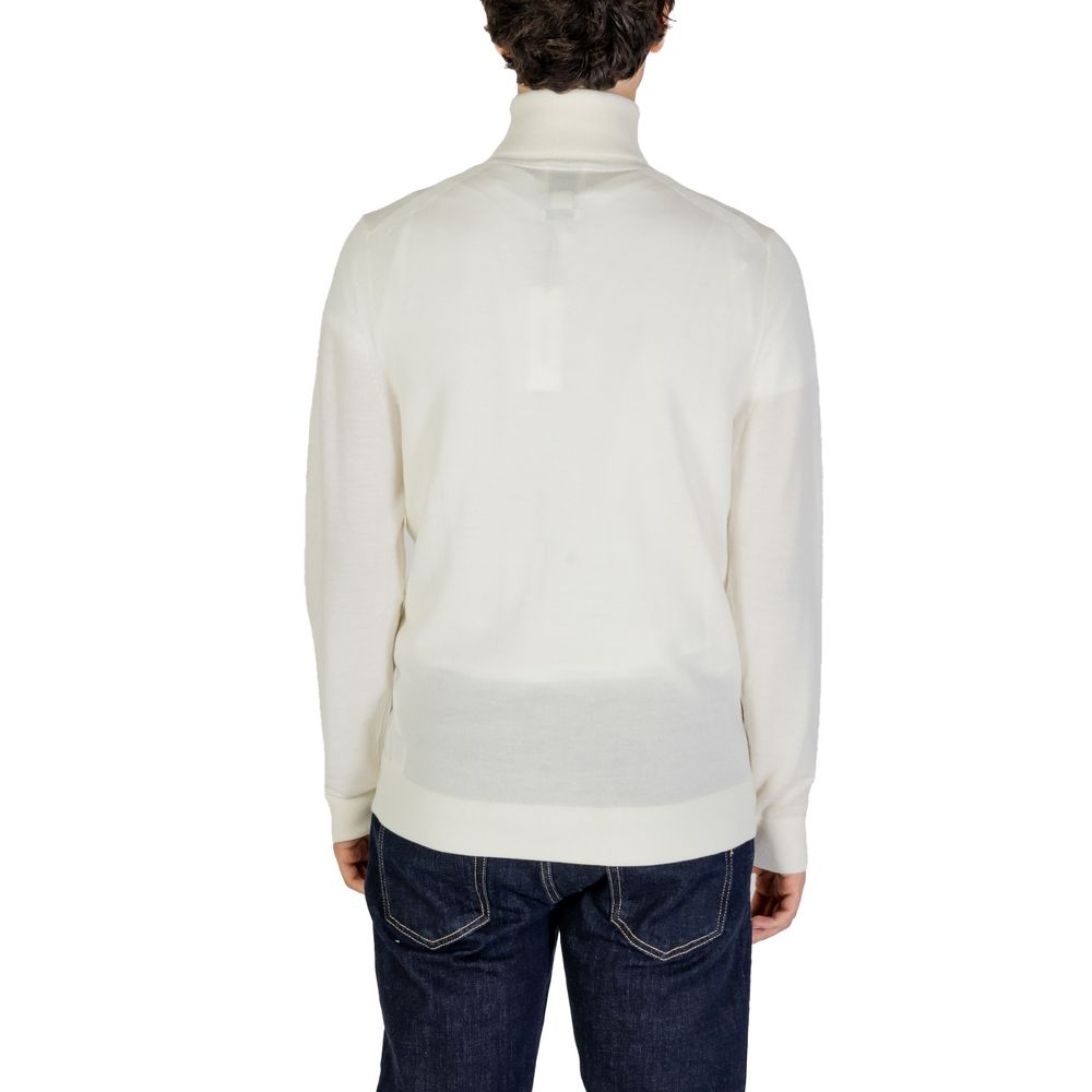 Jean de hombre de lana con cuello alto