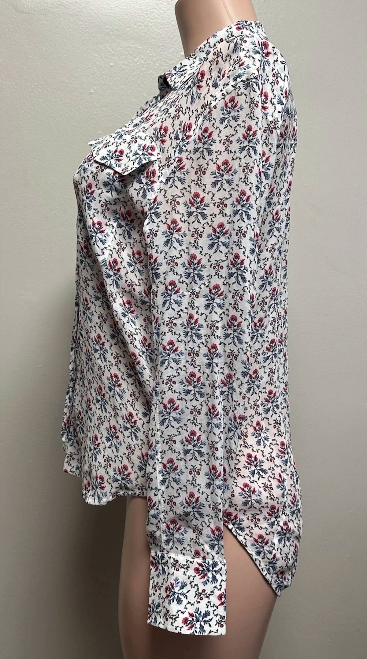 Blusa de mujer con estampado floral color blanco