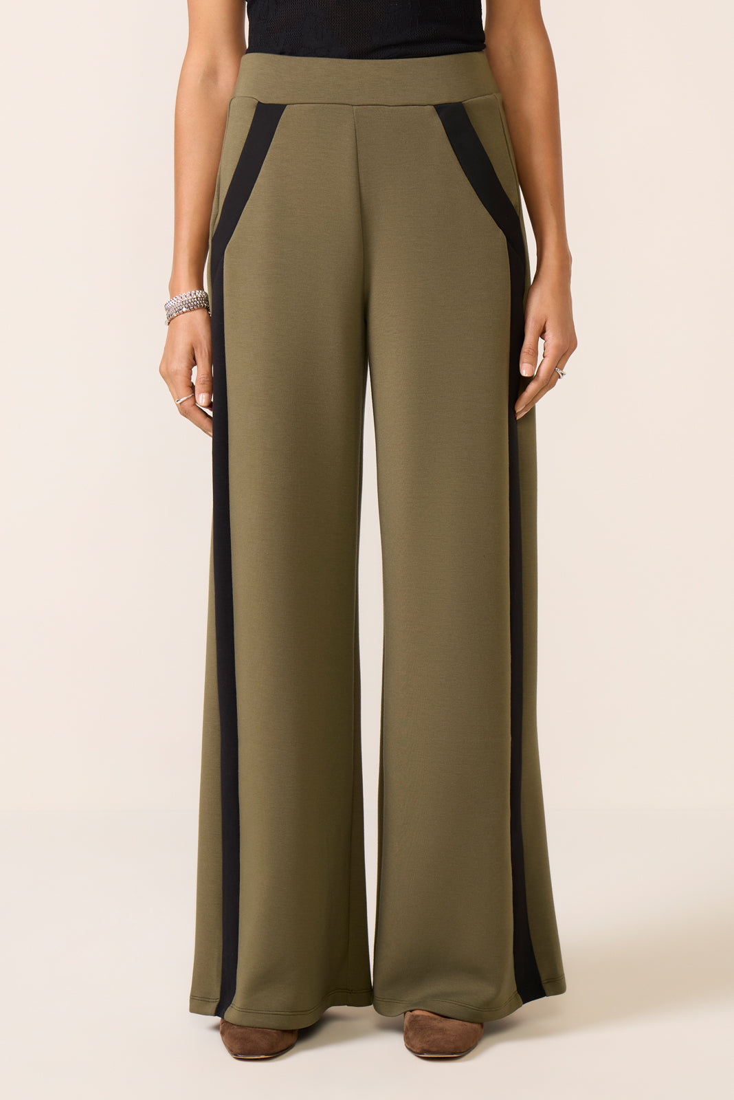 Pantalón deportivo de mujer a rayas