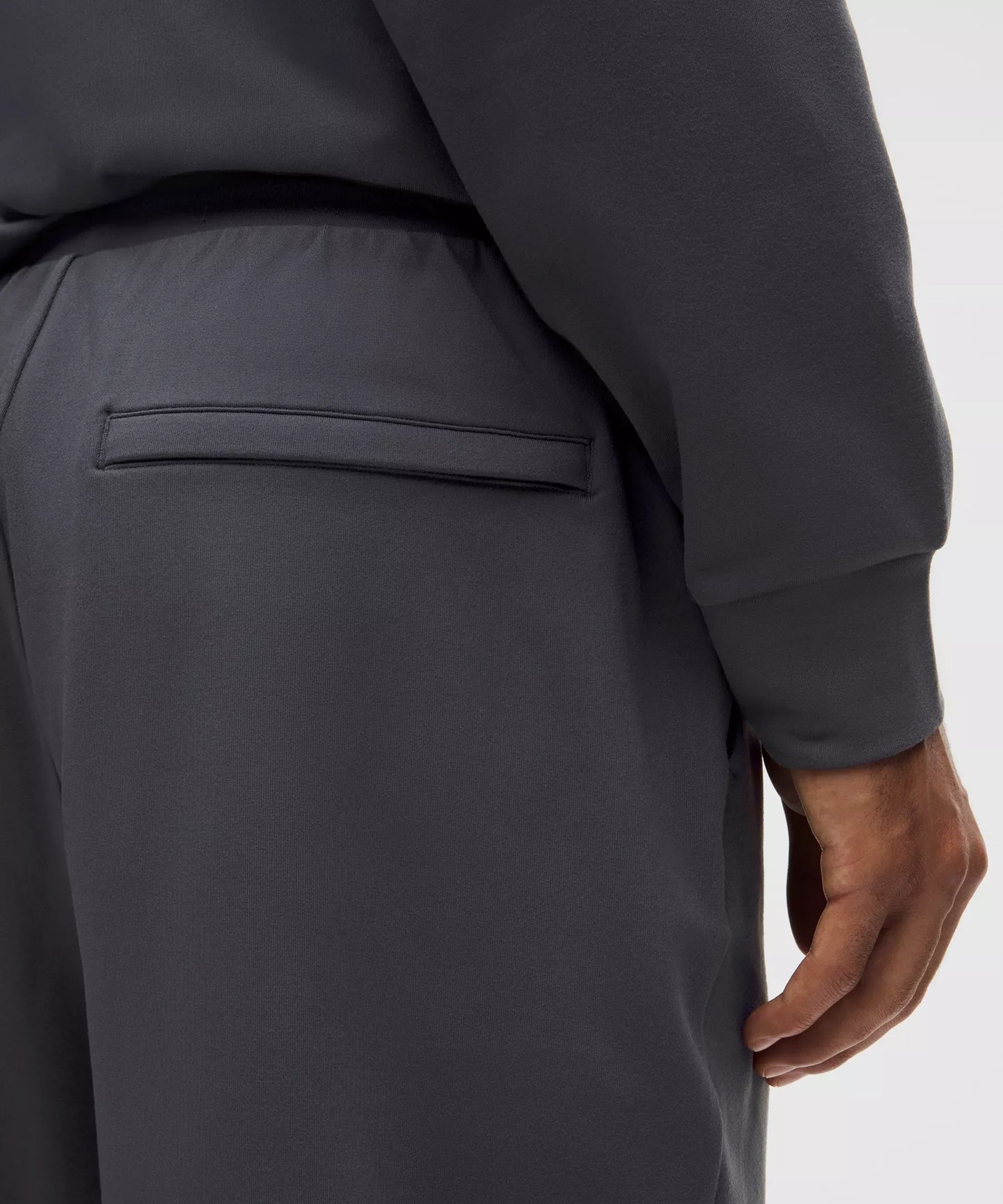 Pantalón deportivo de corte amplio