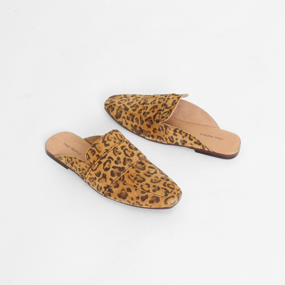 Zapatos destalonados de mujer de gamuza