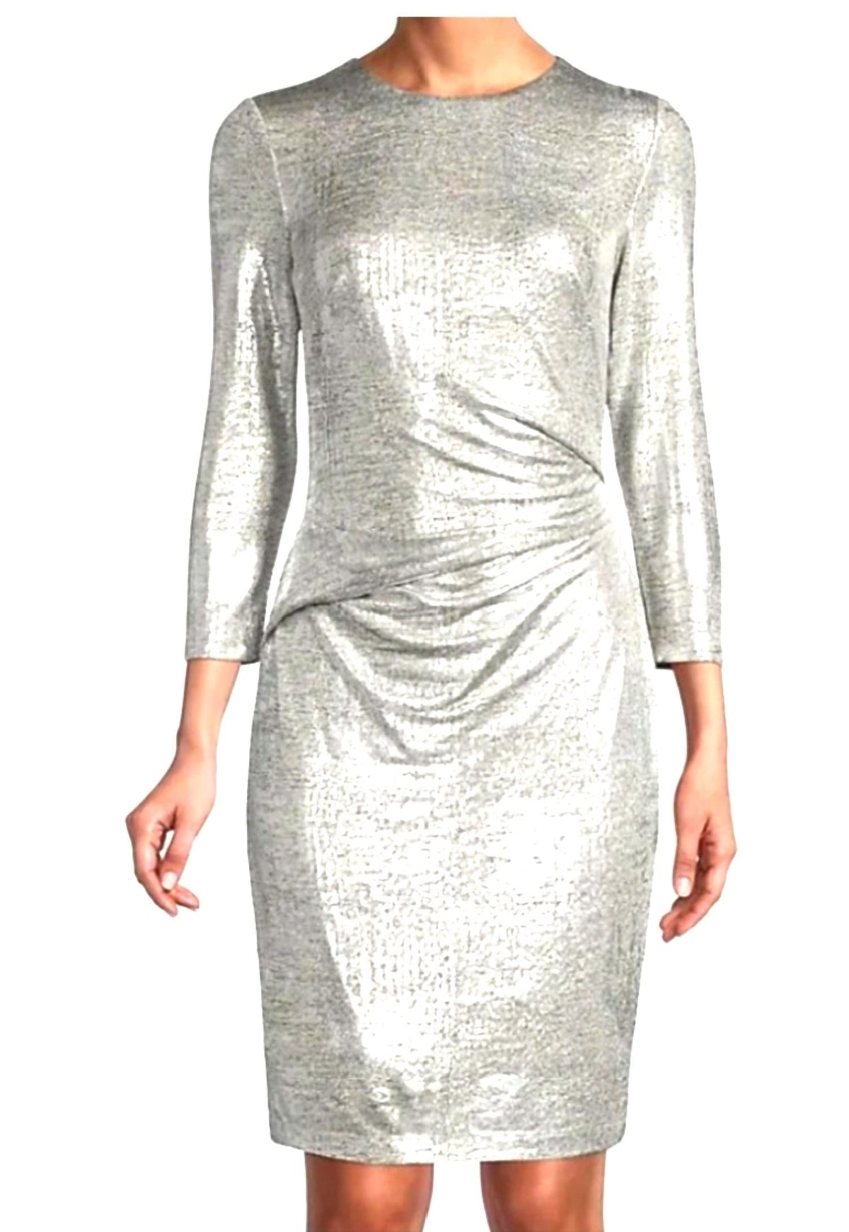 Vestido con pliegues color plateado