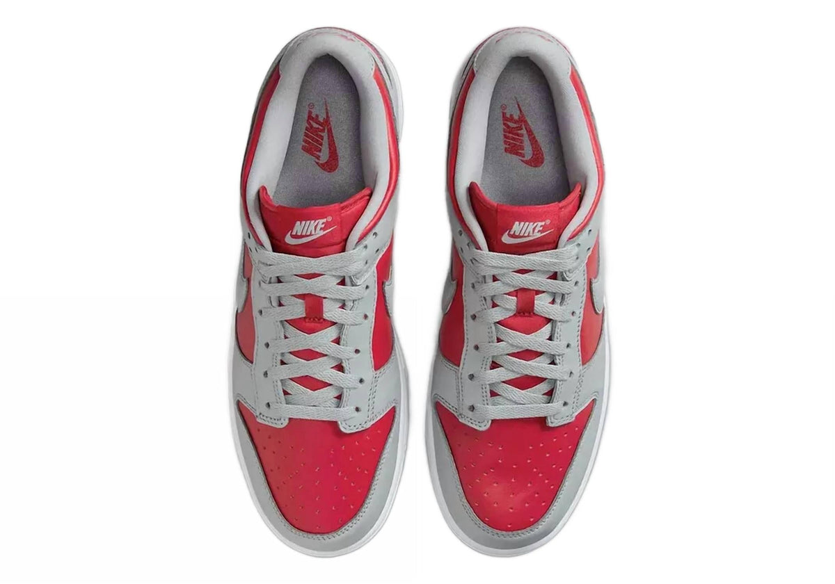 Tenis de hombre color blanco y rojo y plateado