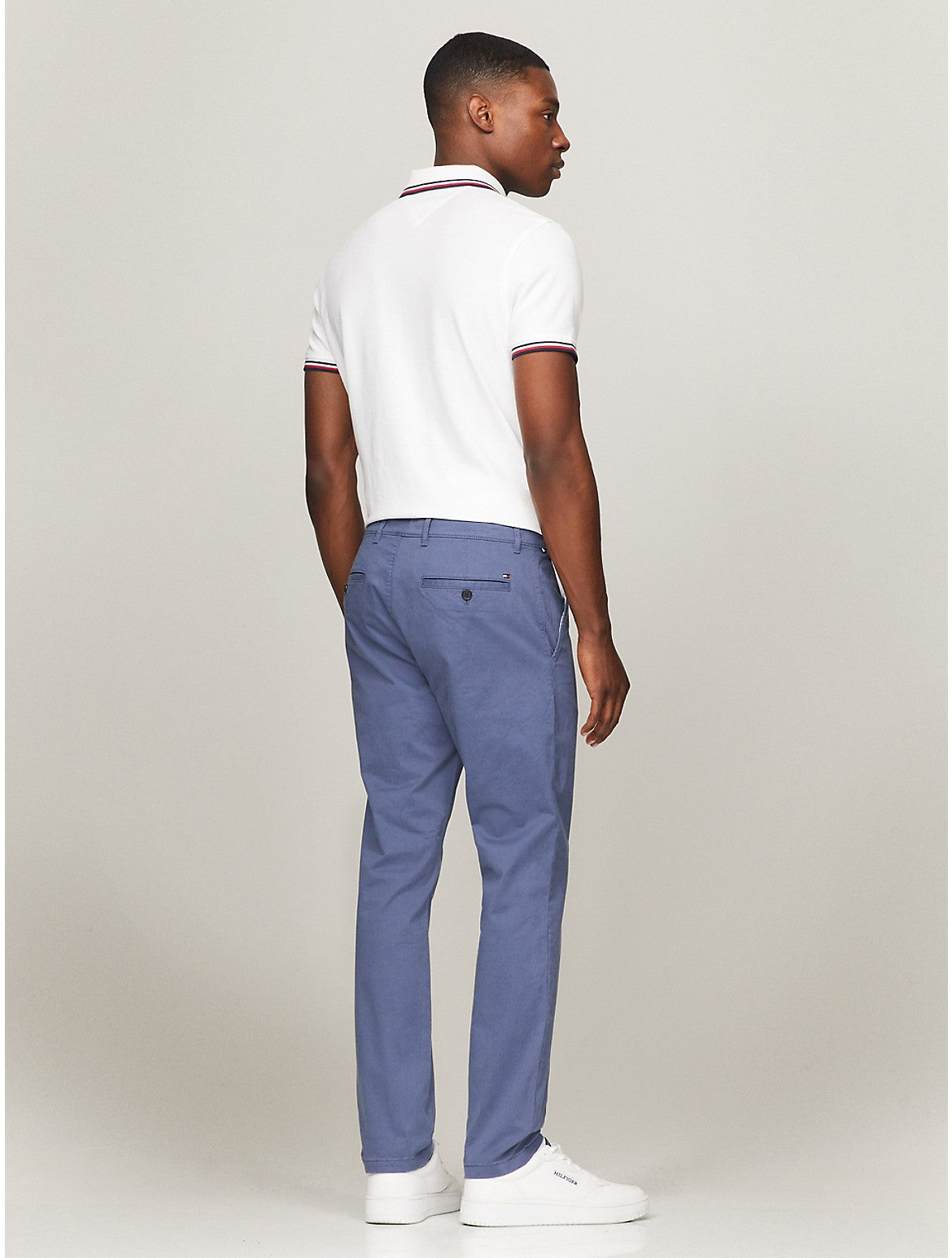 Pantalón de hombre de corte ajustado