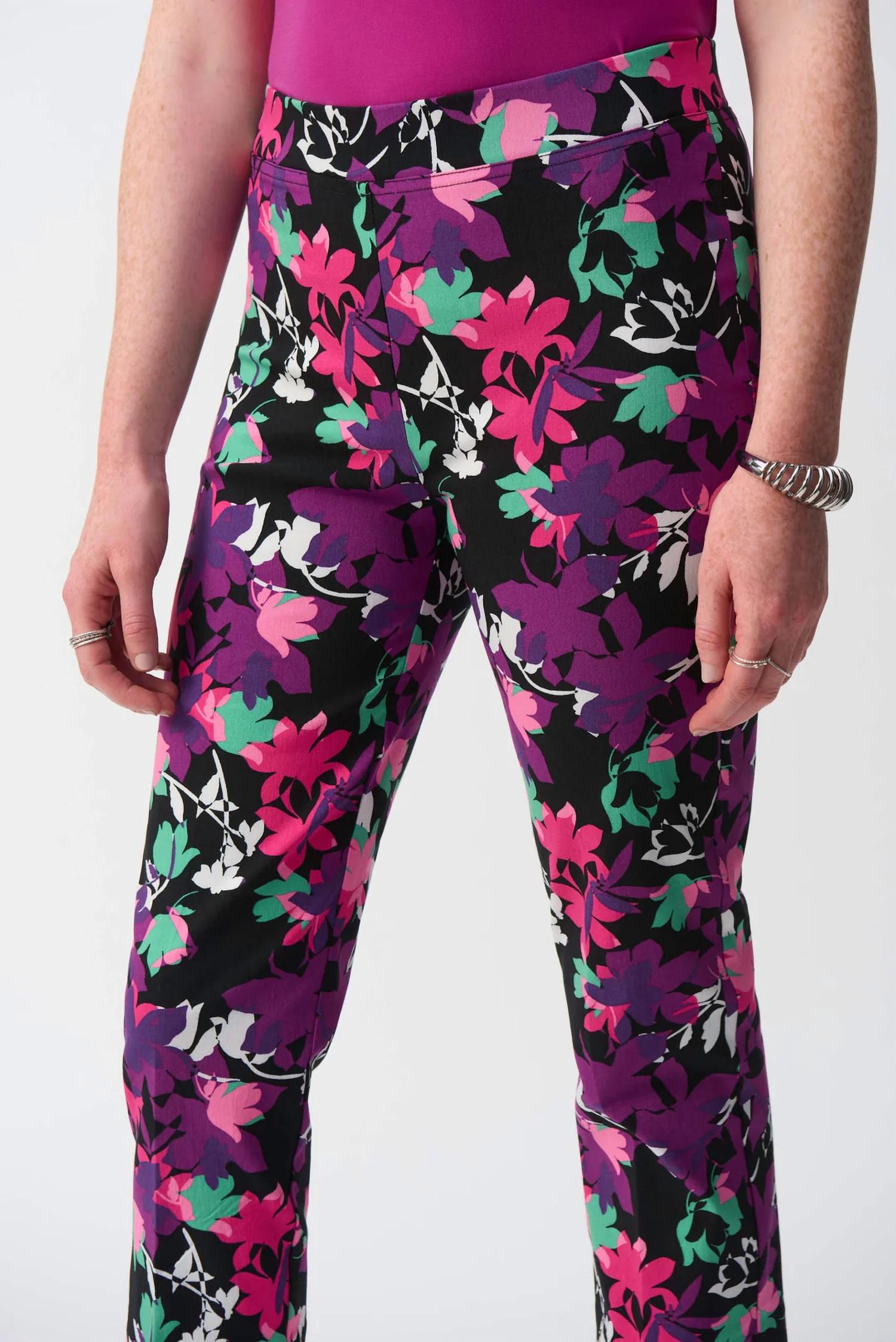 Pantalón con estampado floral color negro
