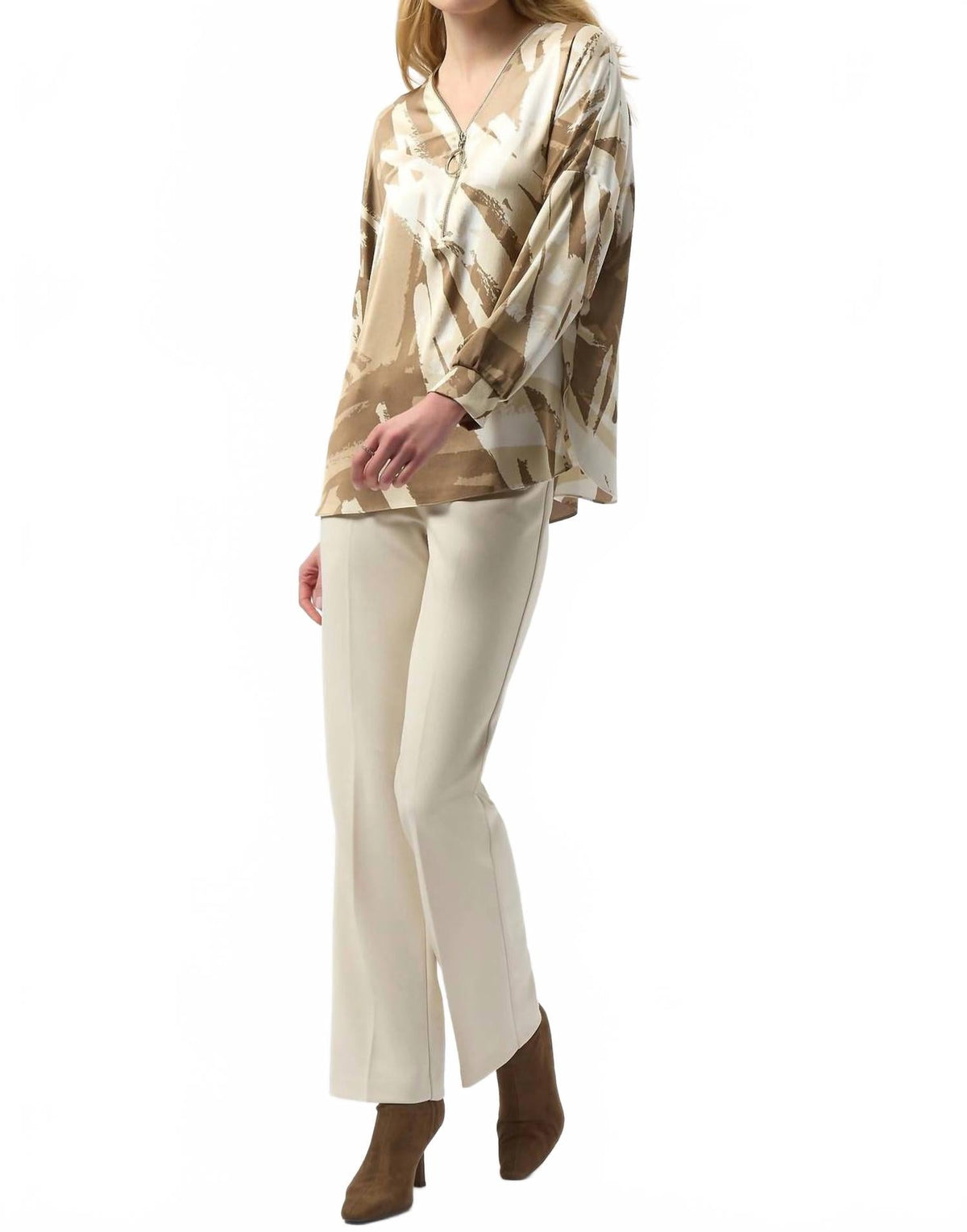 Top de satén con cuello en V color blanco y beige