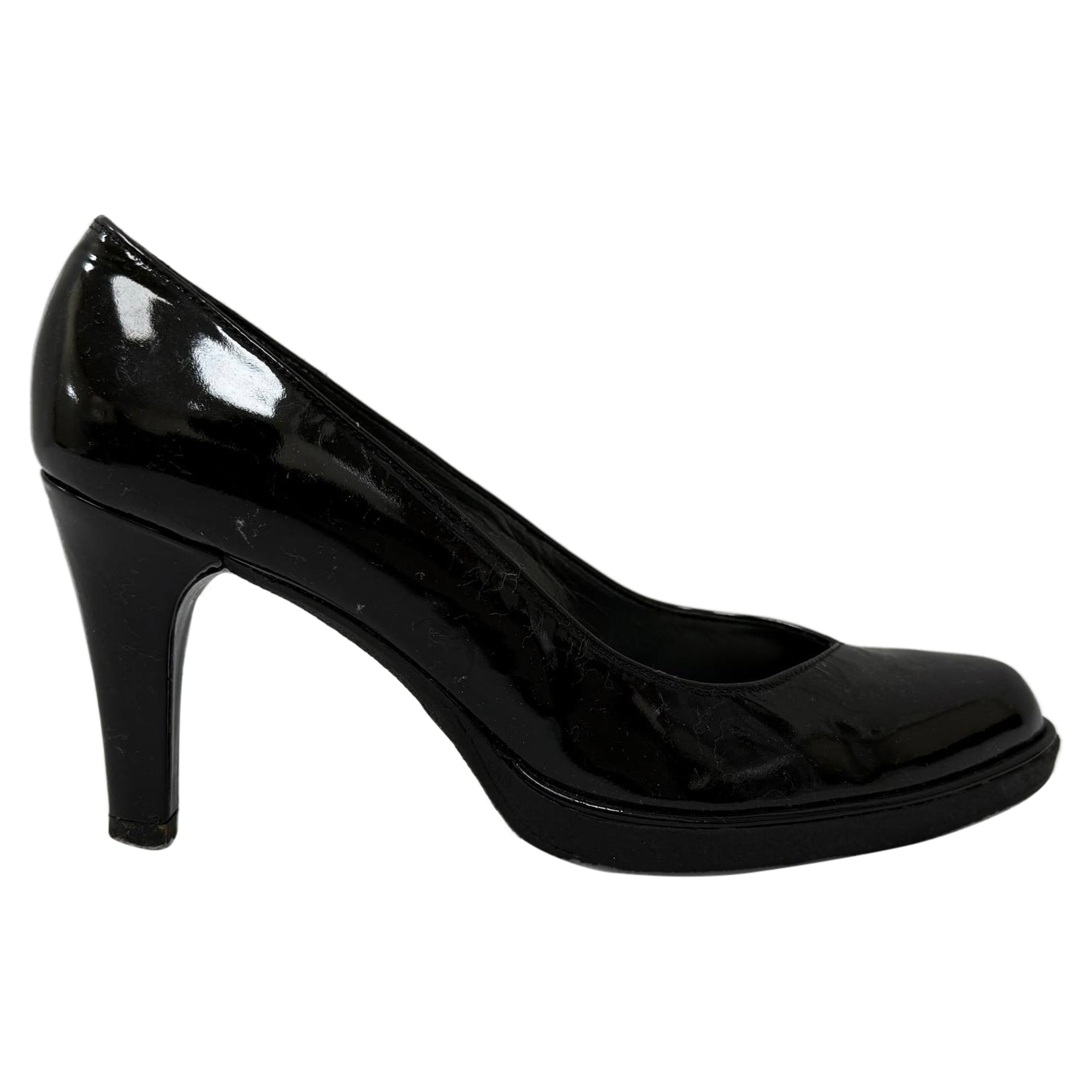 Tacones de cuero color negro
