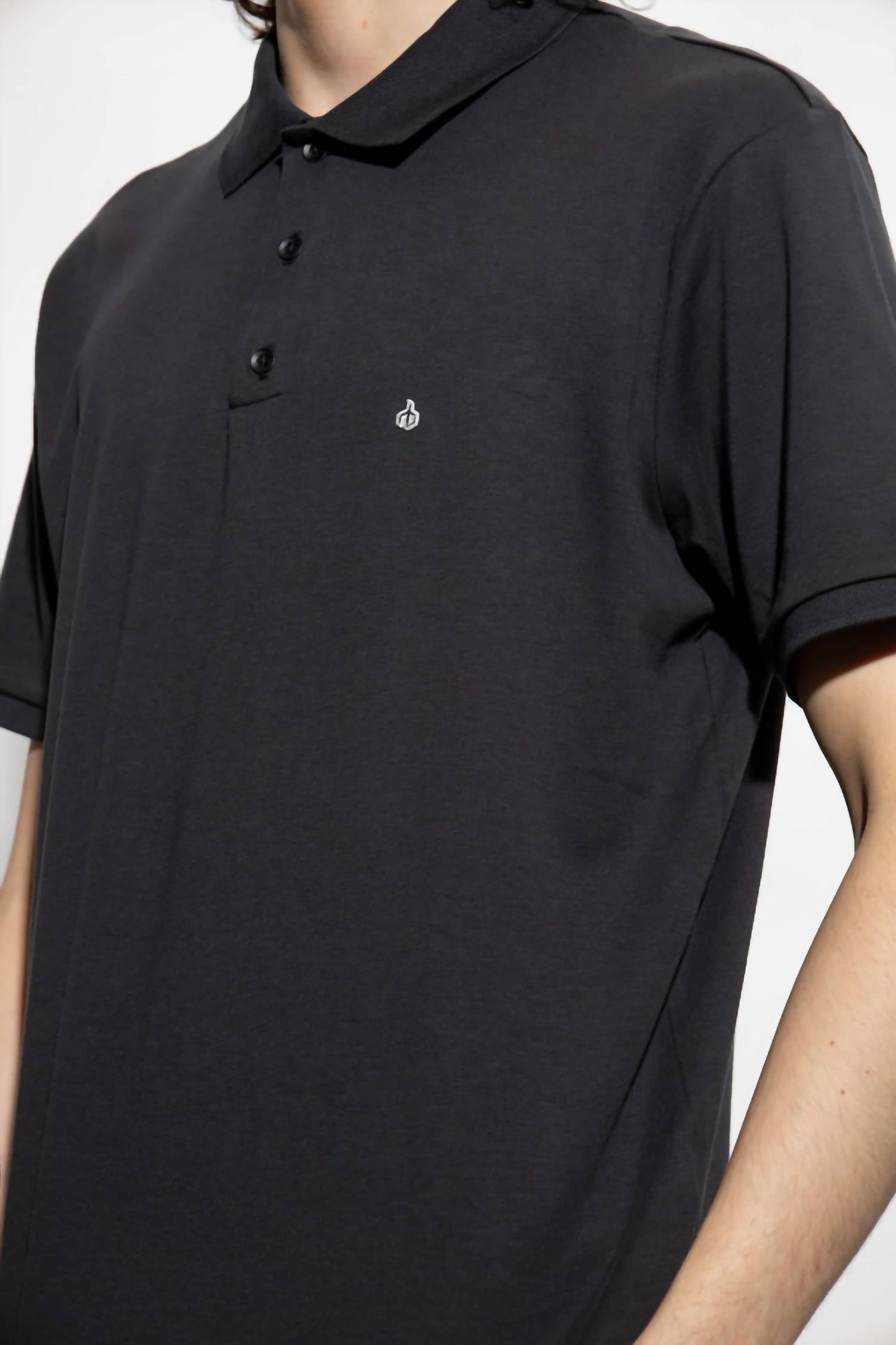 Polo color negro