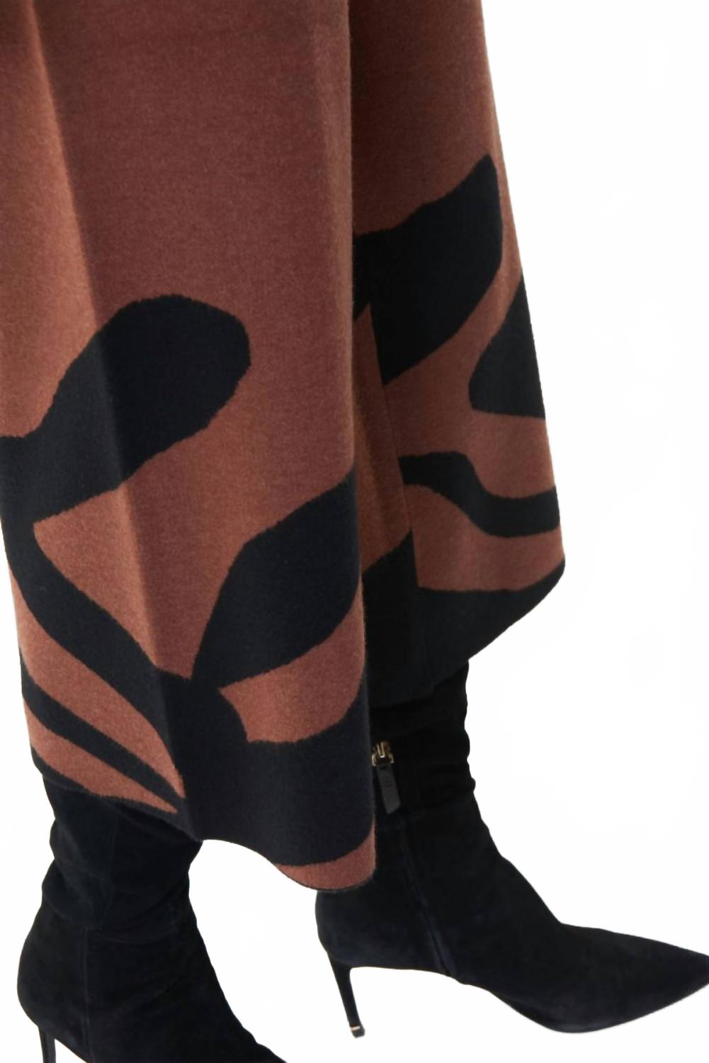 Suéter con estampado animal color negro