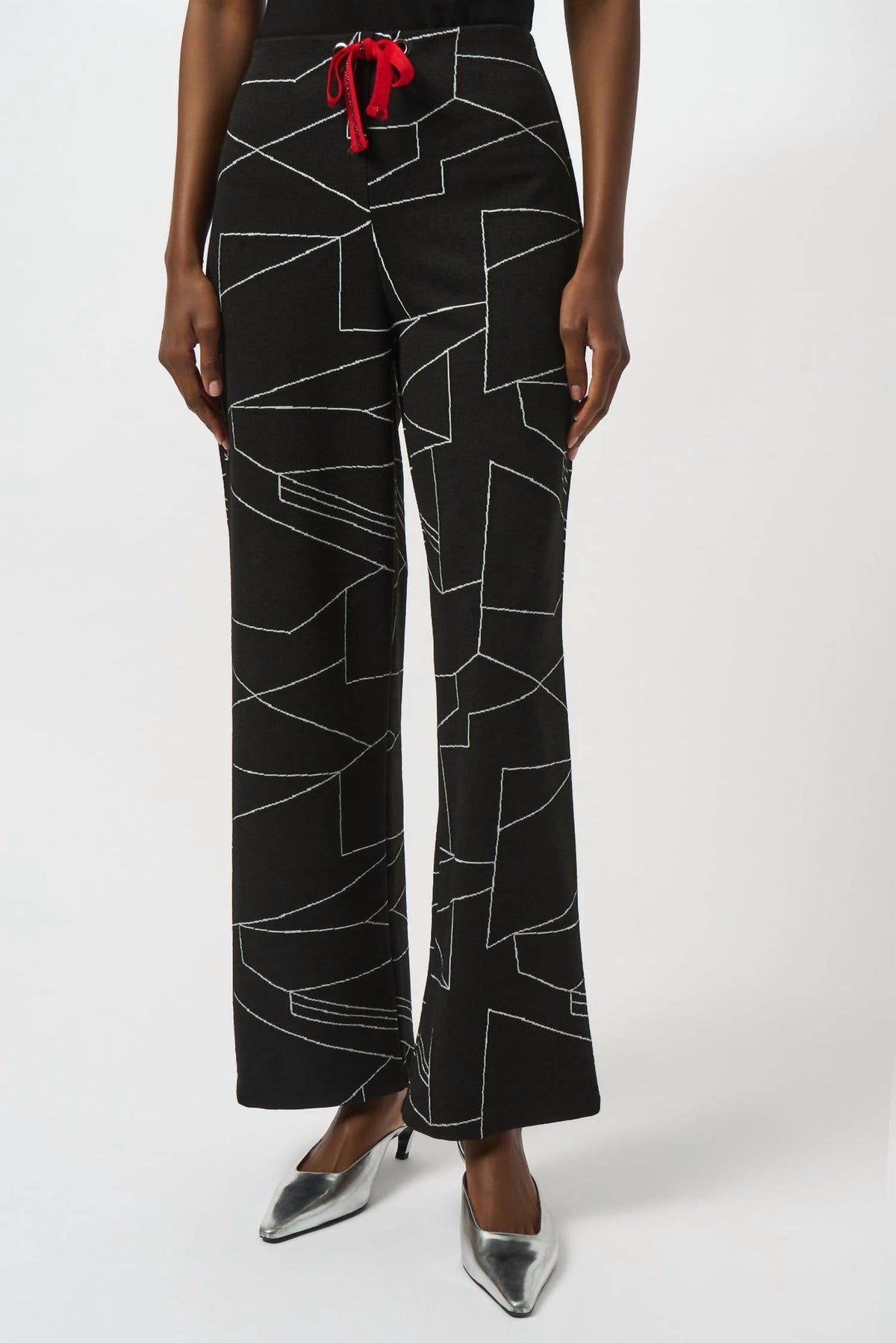 Pantalón de pierna ancha color negro y blanco