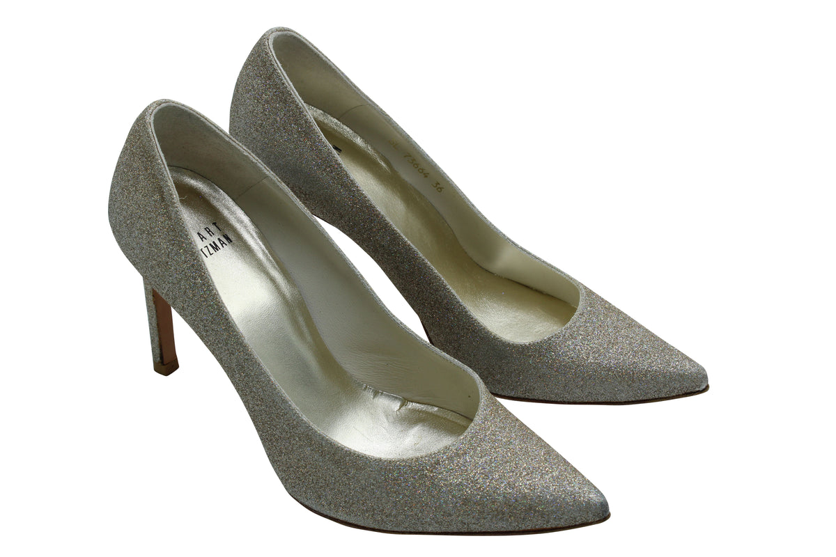 Tacones de cuero color dorado