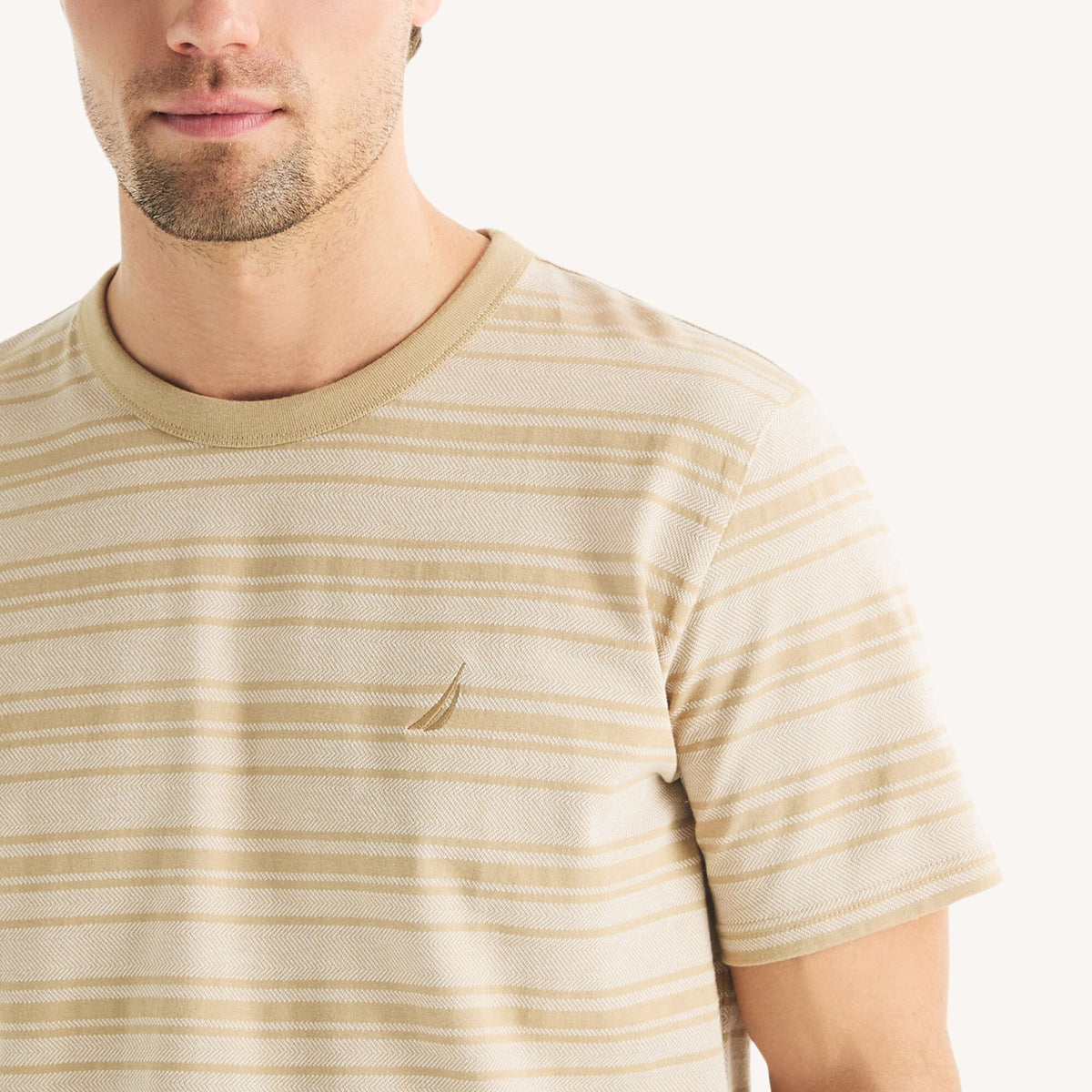 Camiseta de hombre con cuello redondo a rayas