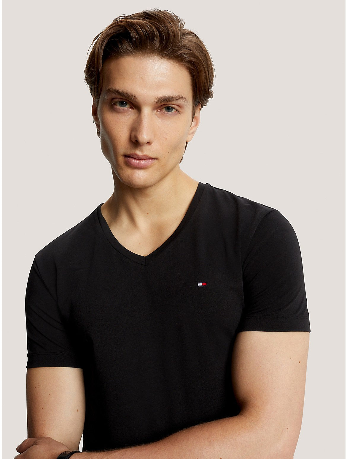 Camiseta de hombre con cuello en V de corte ajustado