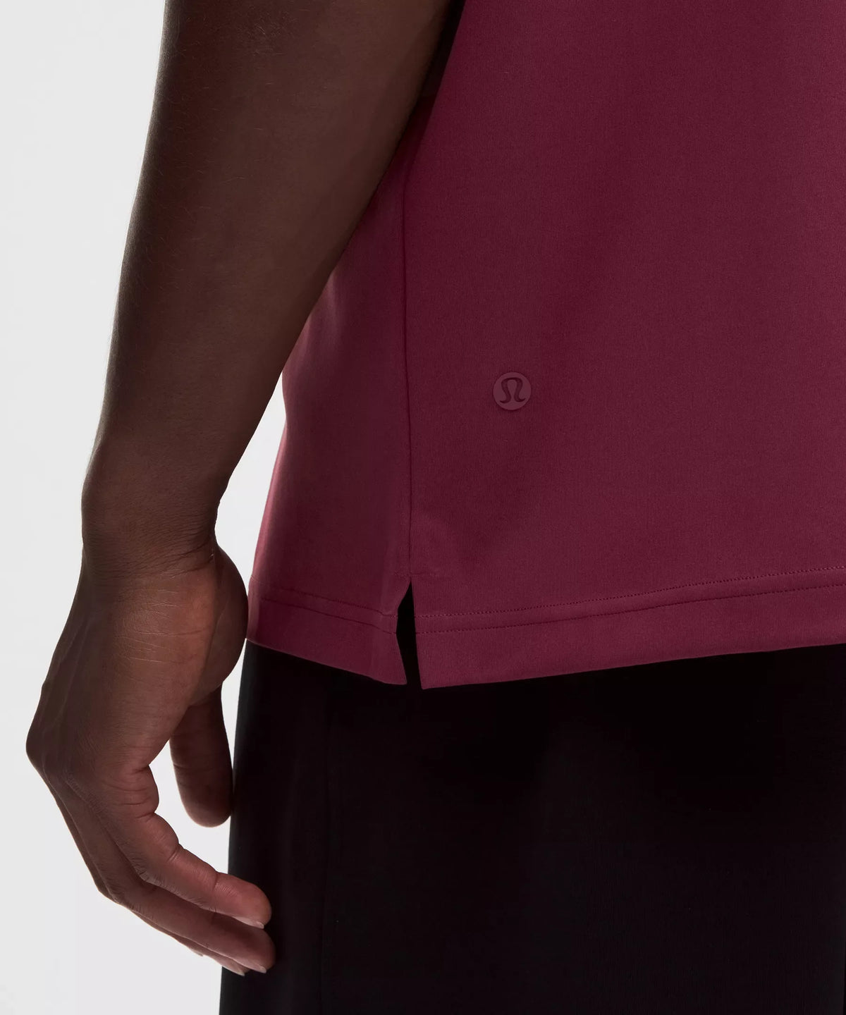 Polo de corte amplio