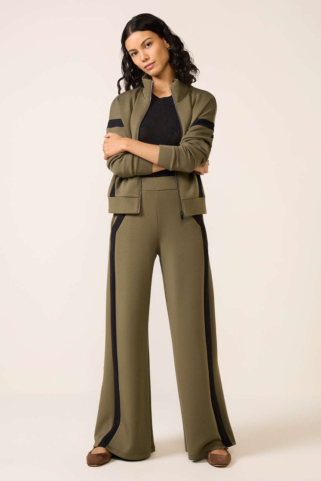 Pantalón deportivo de mujer a rayas
