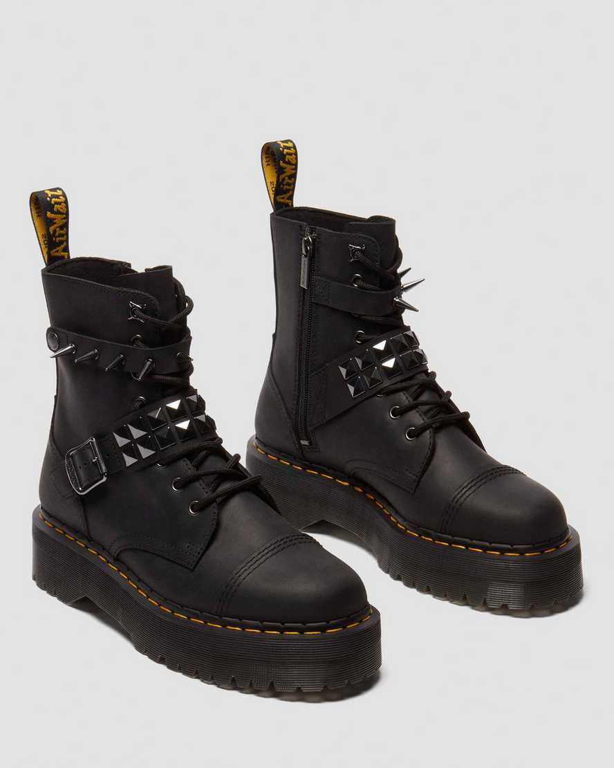 Zapatillas con clavos de cuero