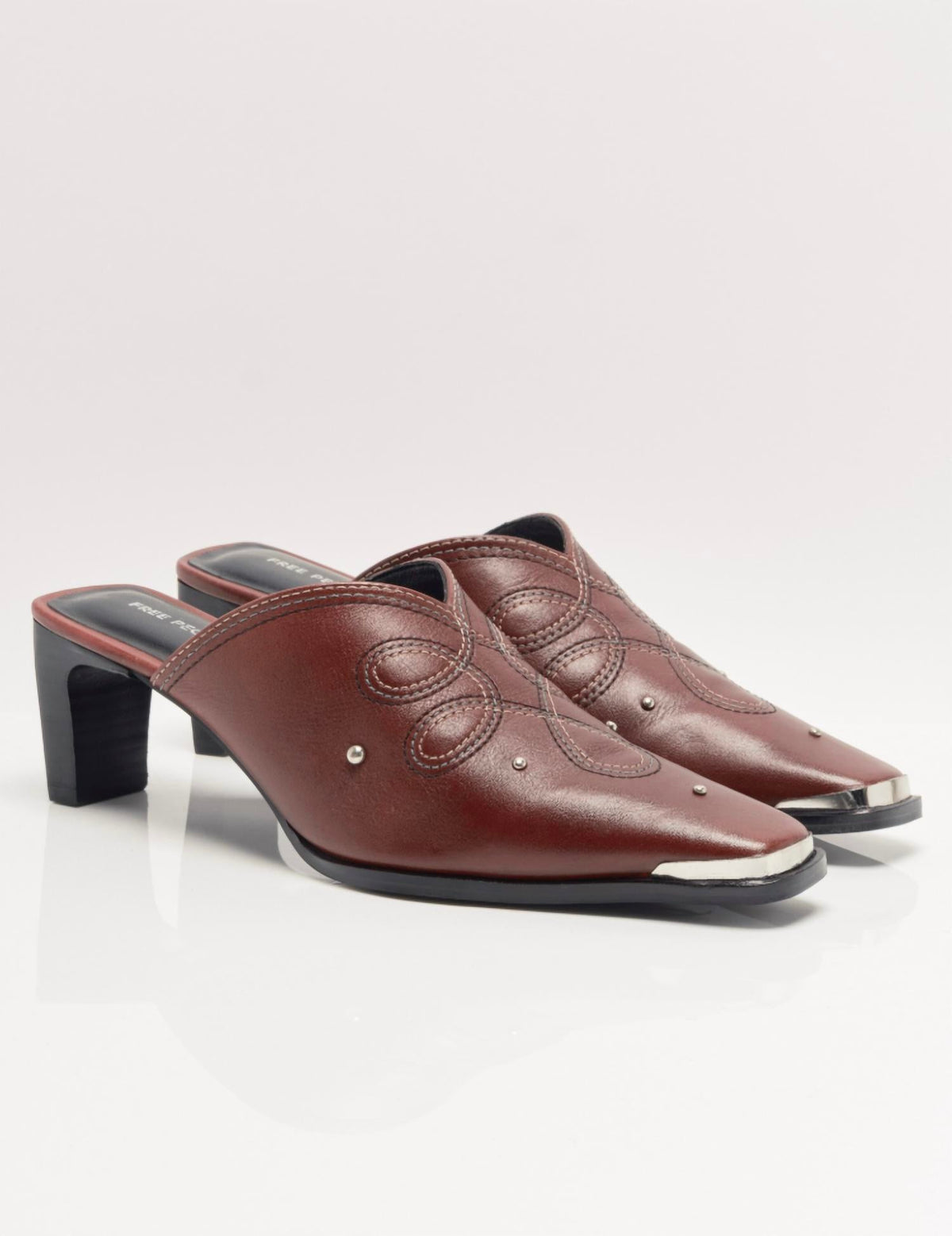 Zapatos destalonados de mujer de cuero
