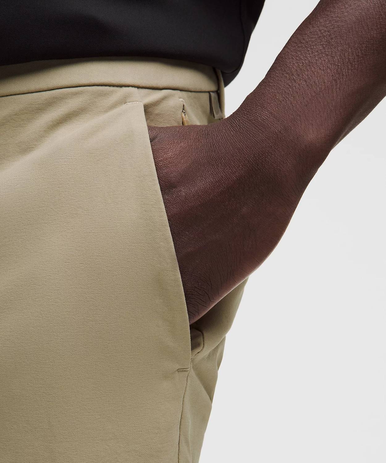 Pantalón de corte ajustado color negro