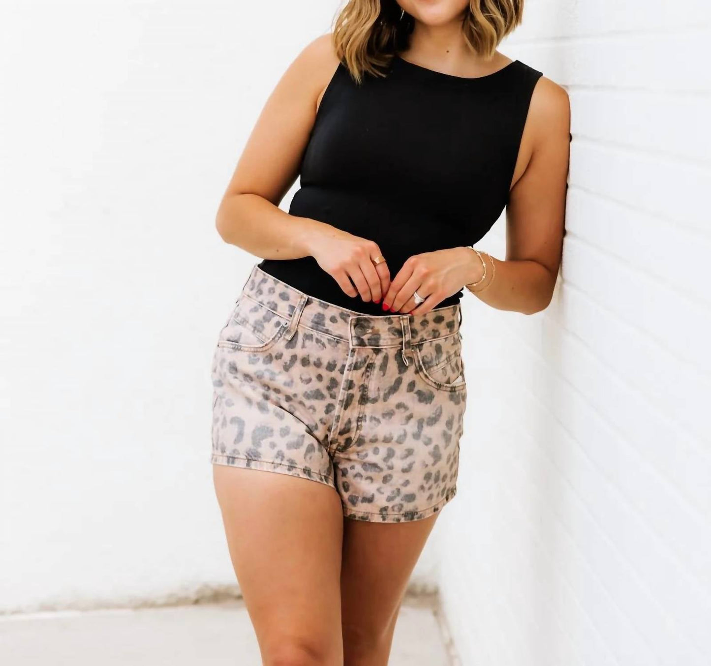 Short de mezclilla con estampado color café