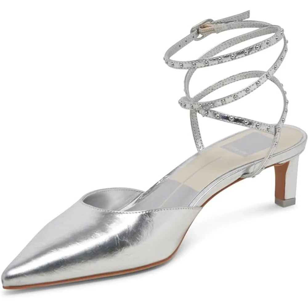Tacones de mujer de cuero color plateado