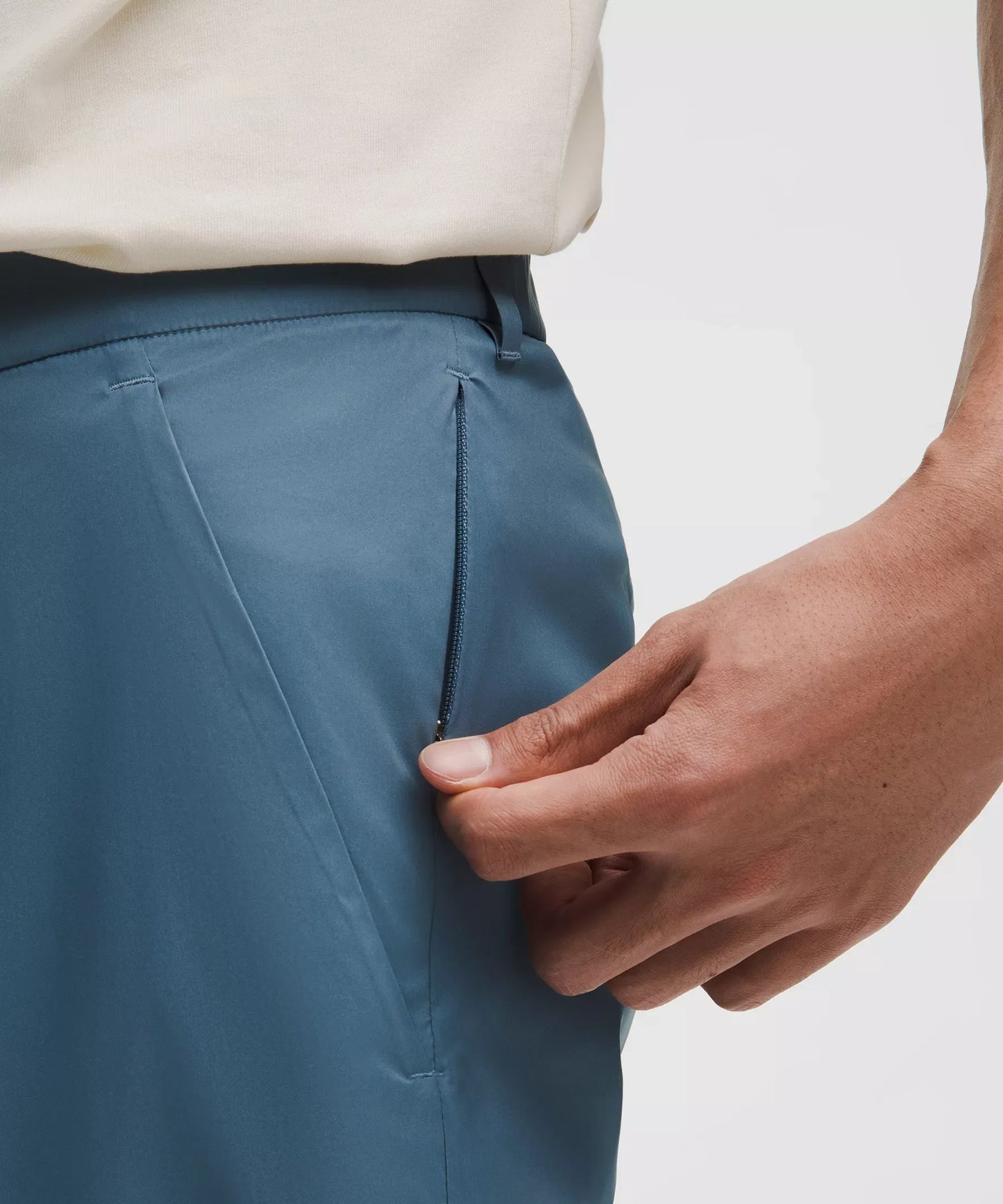 Pantalón con pliegues