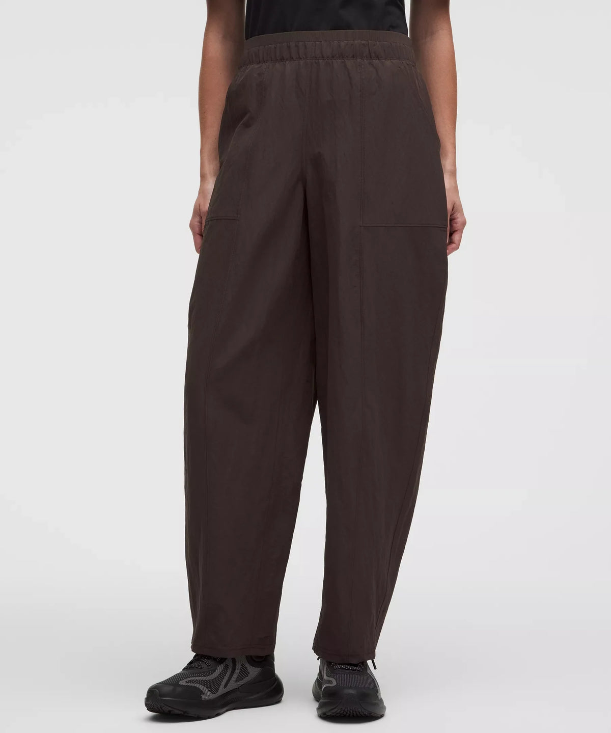 Pantalón de nailon de tiro medio