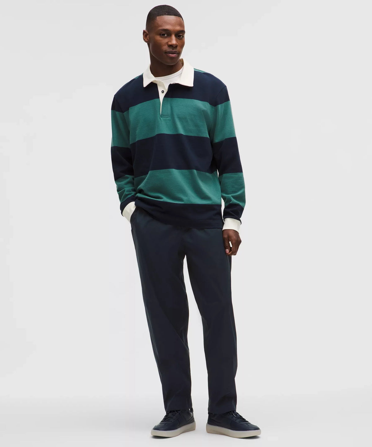 Pantalón de corte amplio