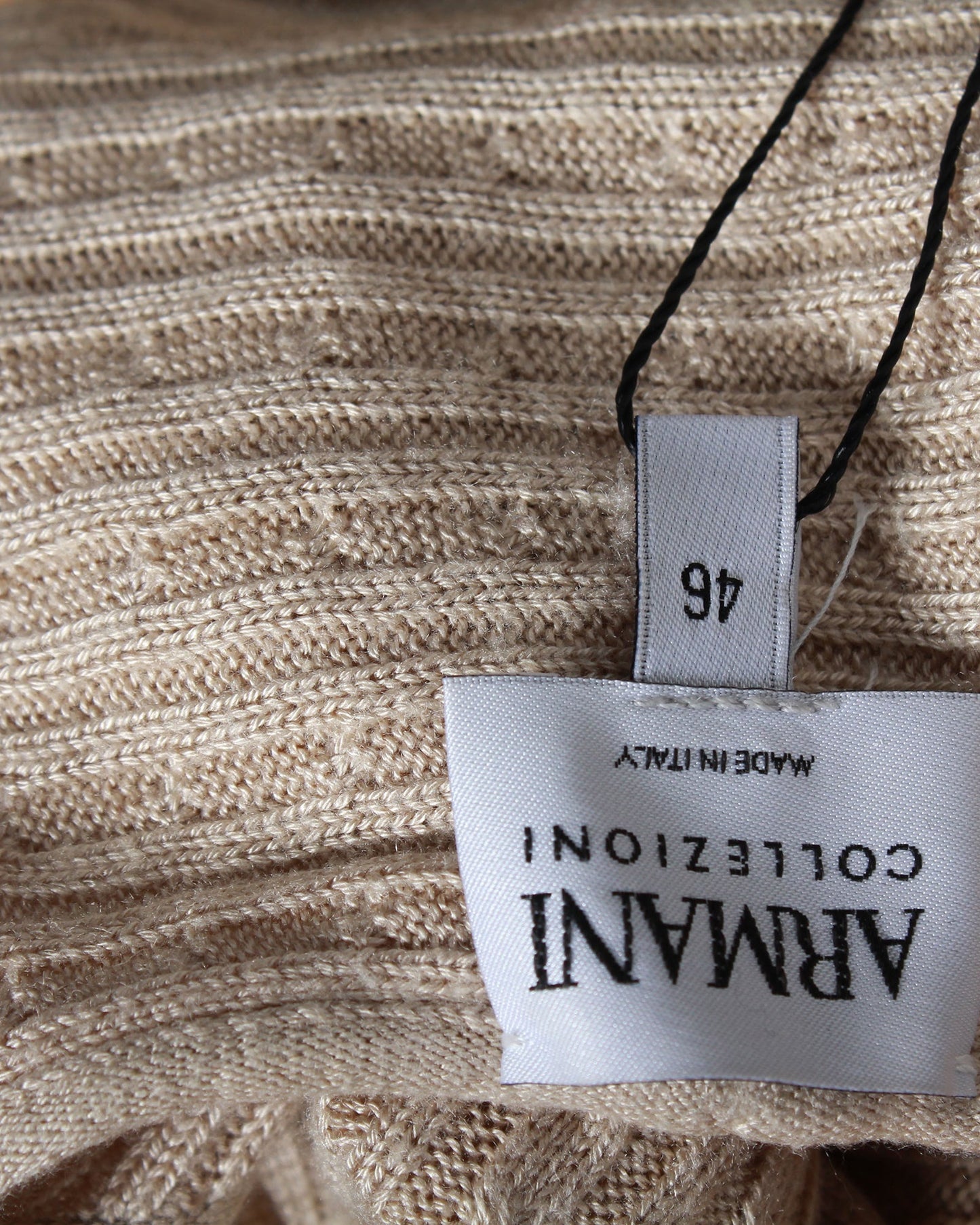 Top sin mangas color beige