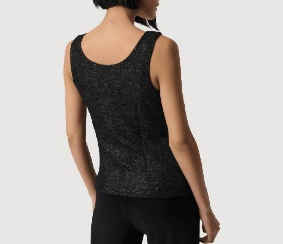 Conjunto de ropa color negro y plateado