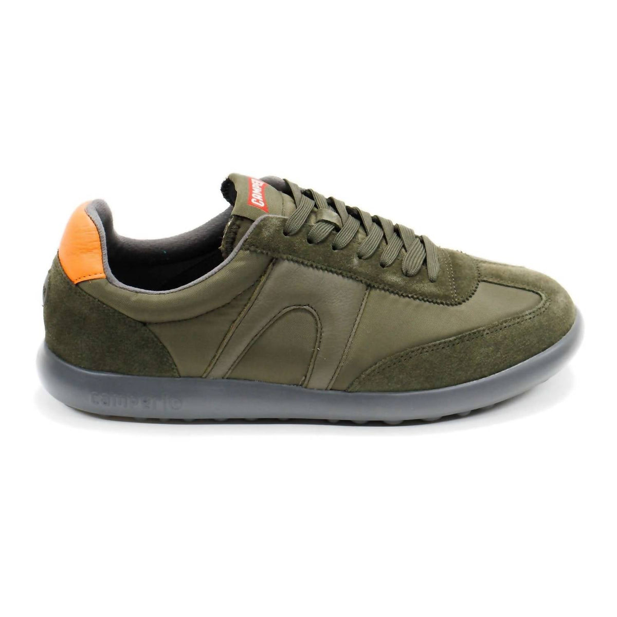 Tenis de hombre color verde