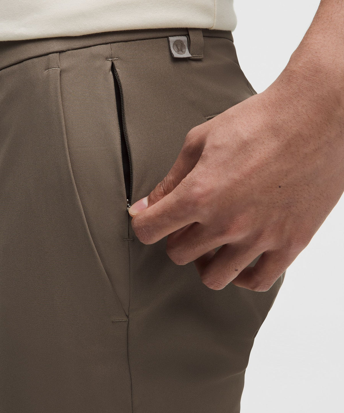 Pantalón de corte ajustado