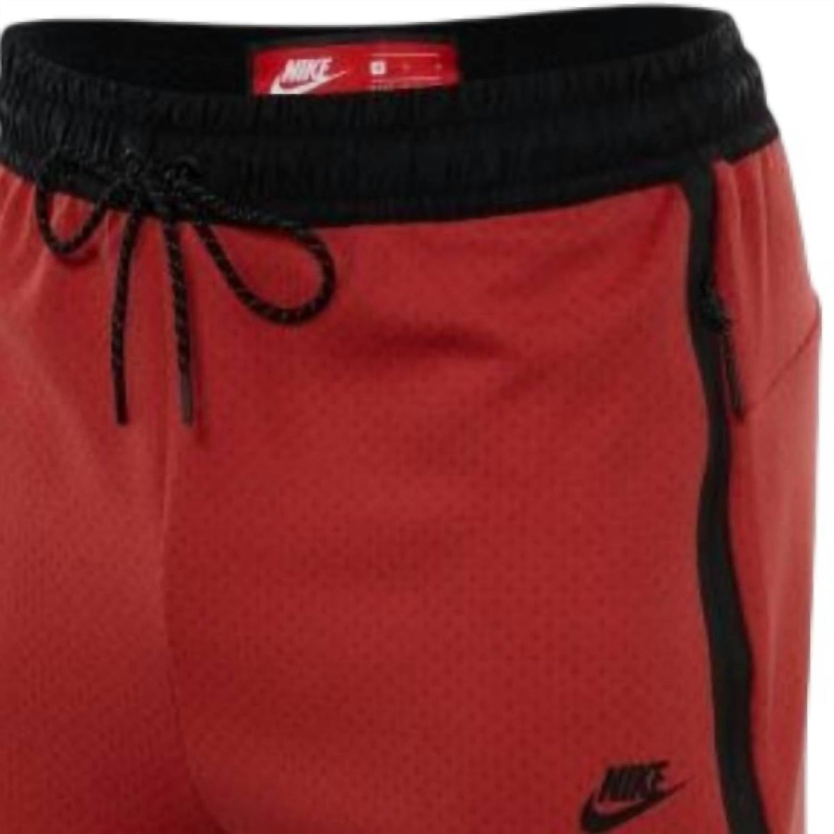 Short de hombre de corte amplio color negro y rojo
