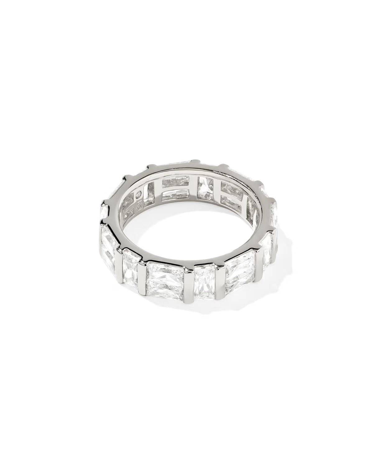 Anillo de mujer color plateado