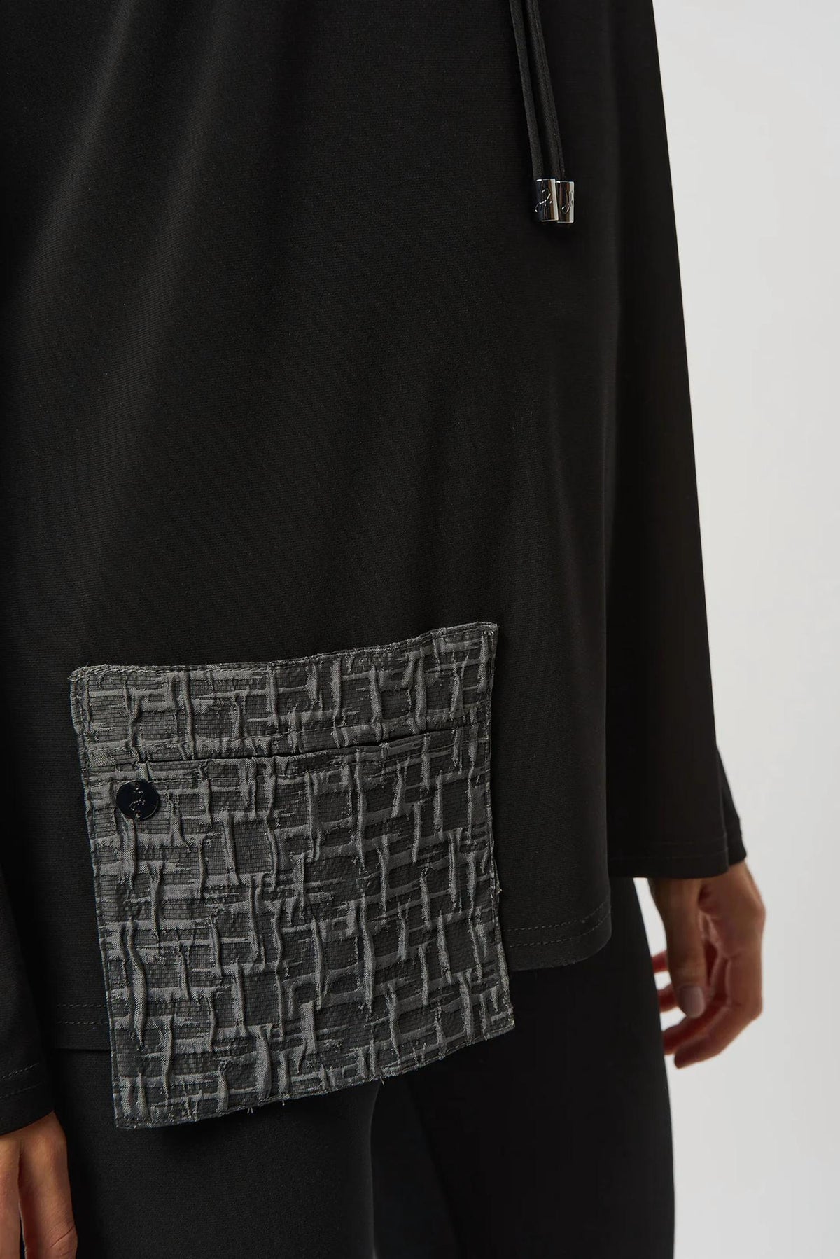 Top de manga larga color negro y gris