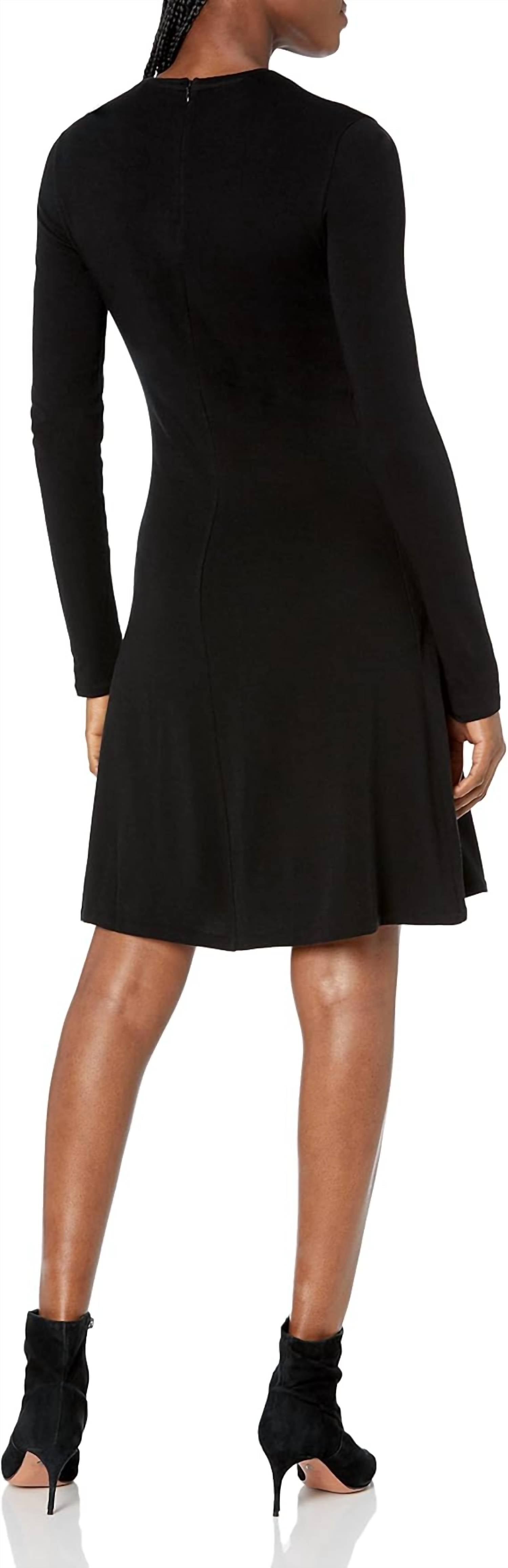 Vestido corto de manga larga con cuello redondo color negro
