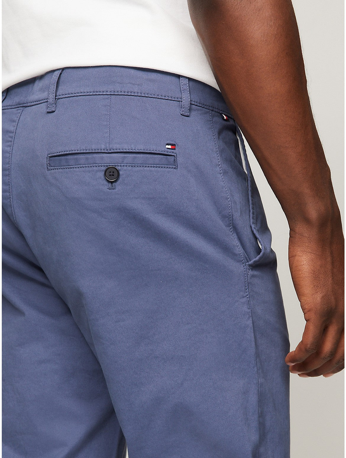 Pantalón de hombre de corte ajustado