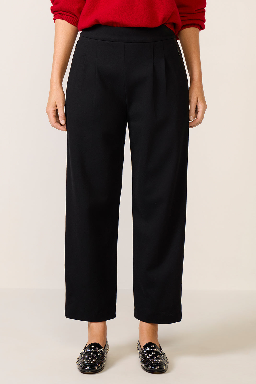 Pantalón de mujer con pliegues