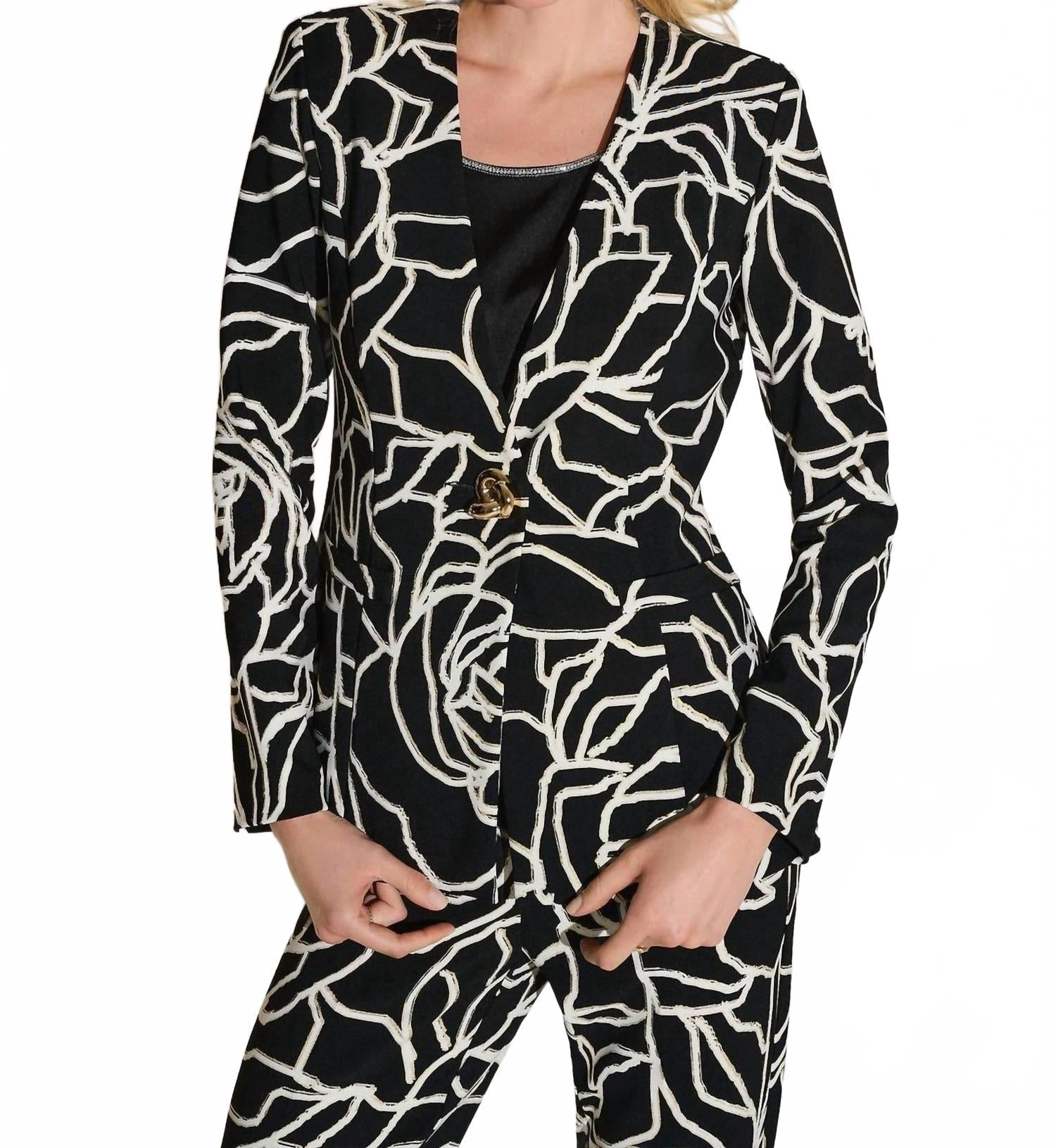 Blazer con estampado floral color negro