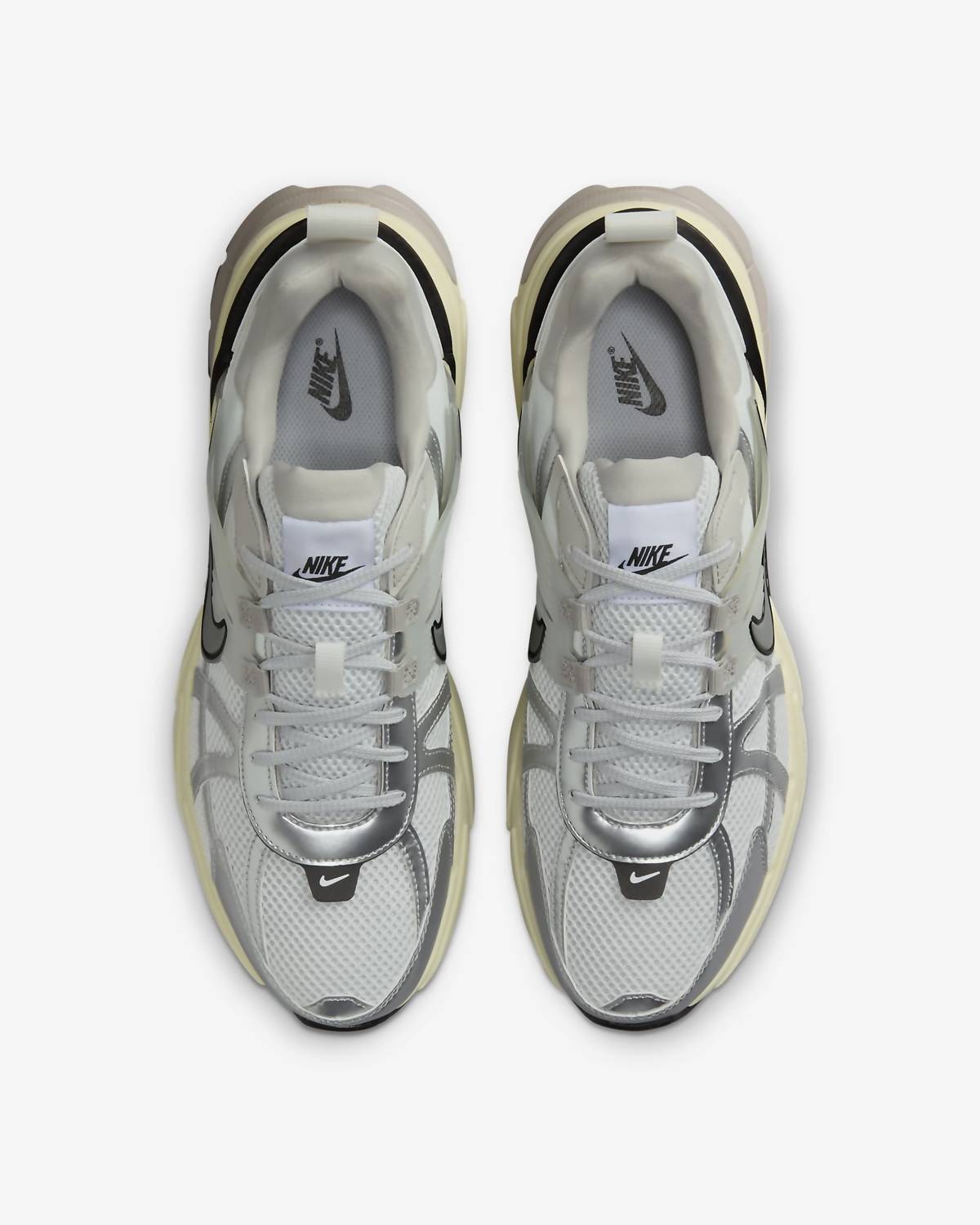 Tenis de hombre color blanco y plateado