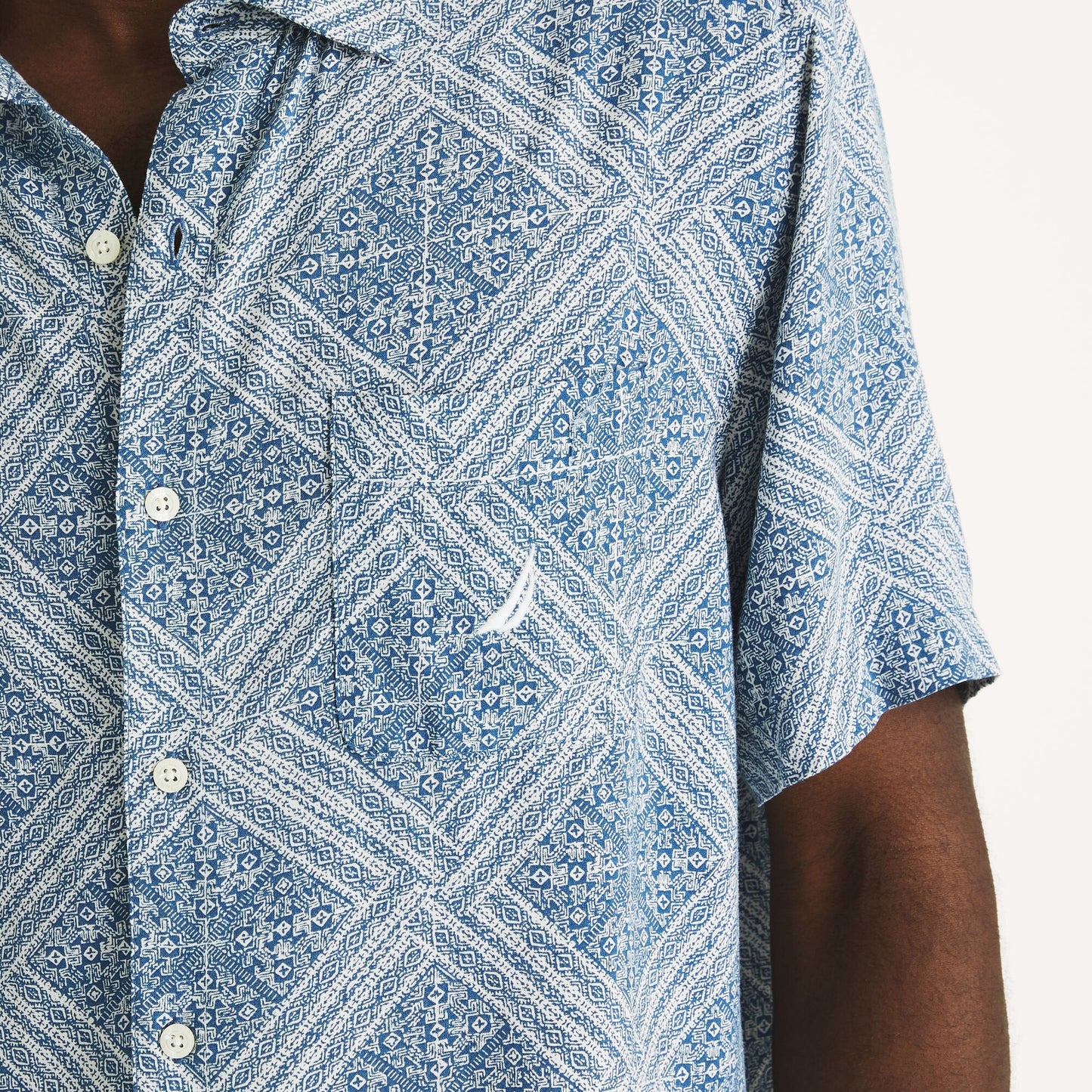 Camisa de hombre de lino de manga corta con estampado