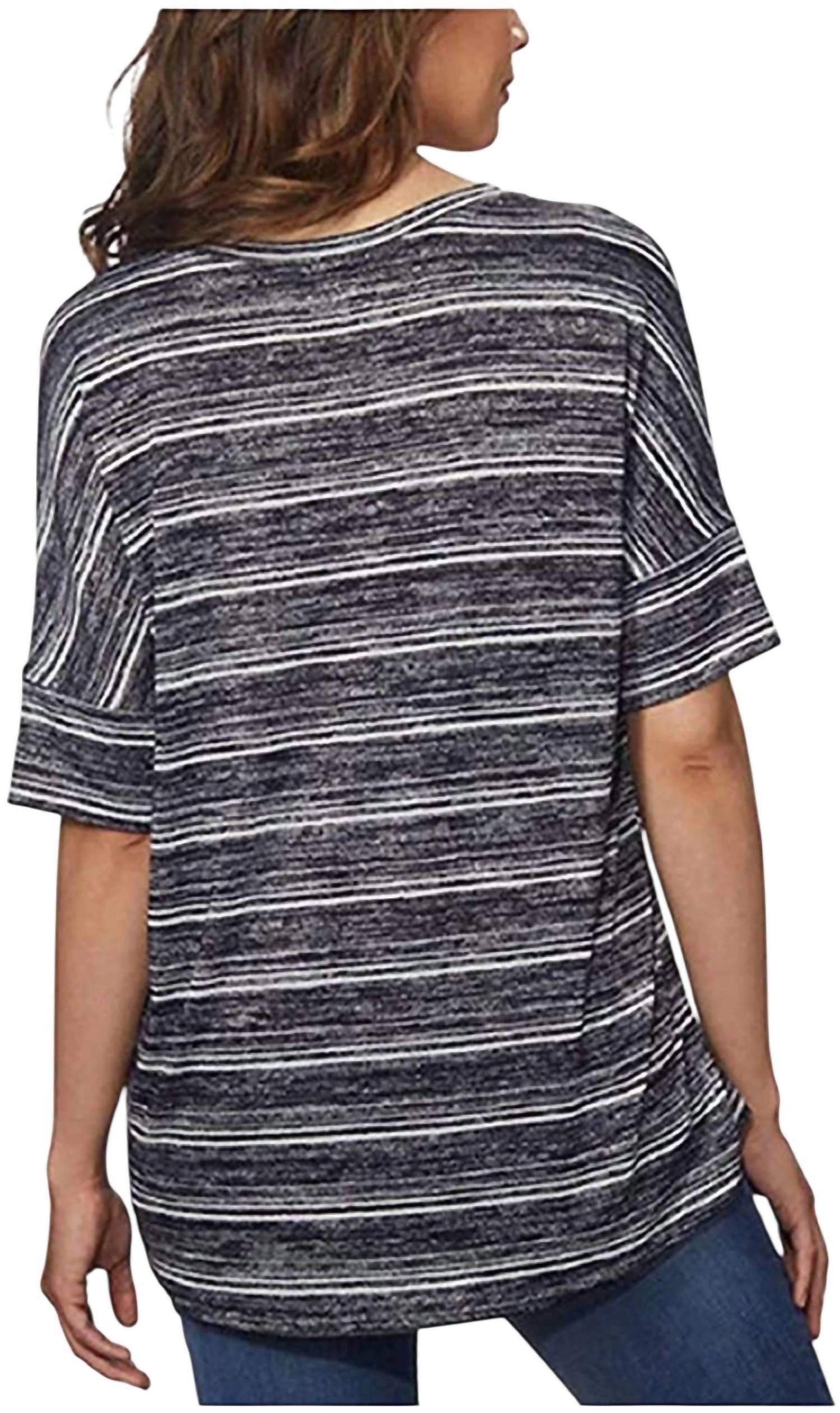 Top con cuello en V a rayas