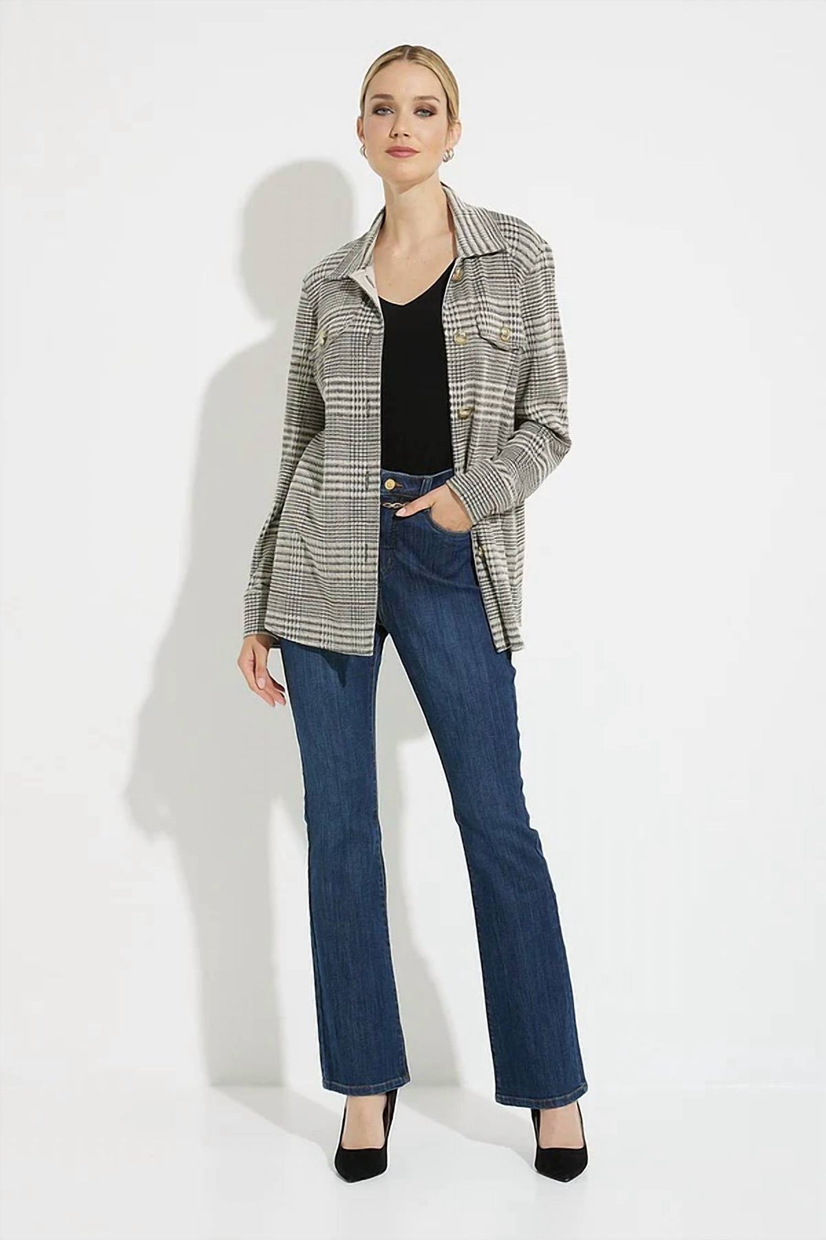 Chaqueta color negro y beige