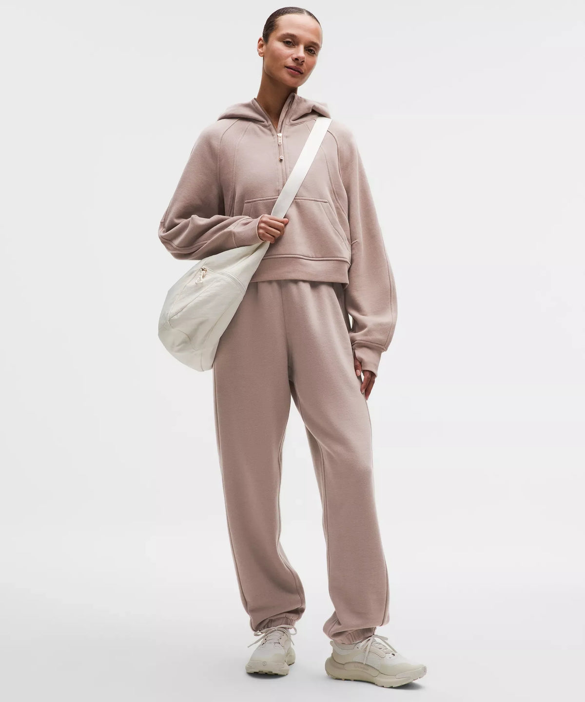 Pantalón deportivo de corte amplio de tiro medio