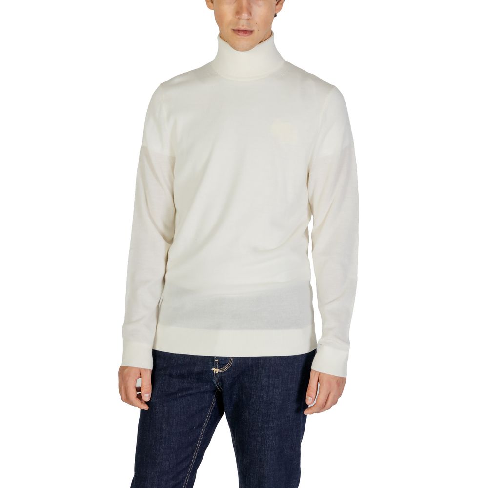 Jean de hombre de lana con cuello alto