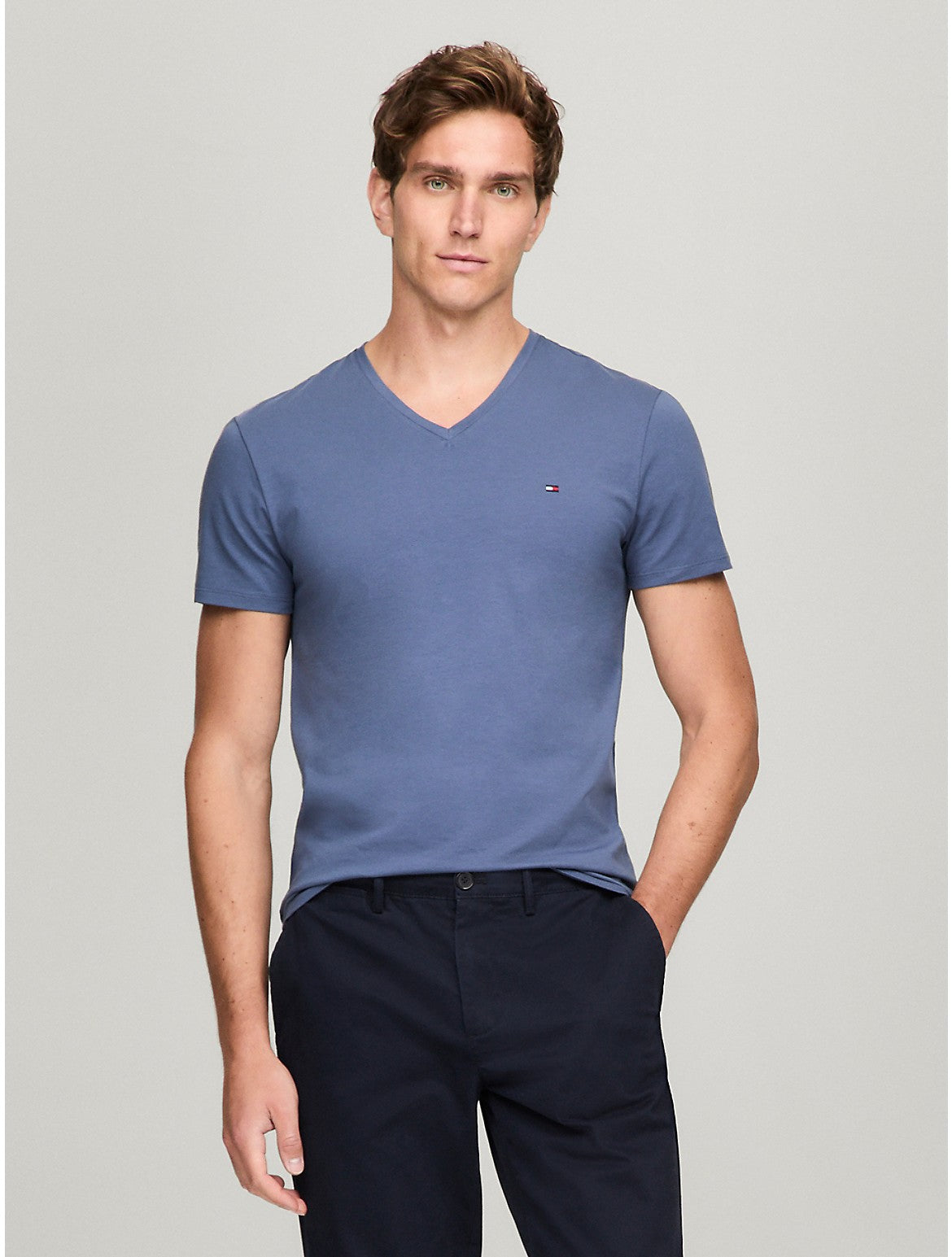 Camiseta de hombre con cuello en V de corte ajustado