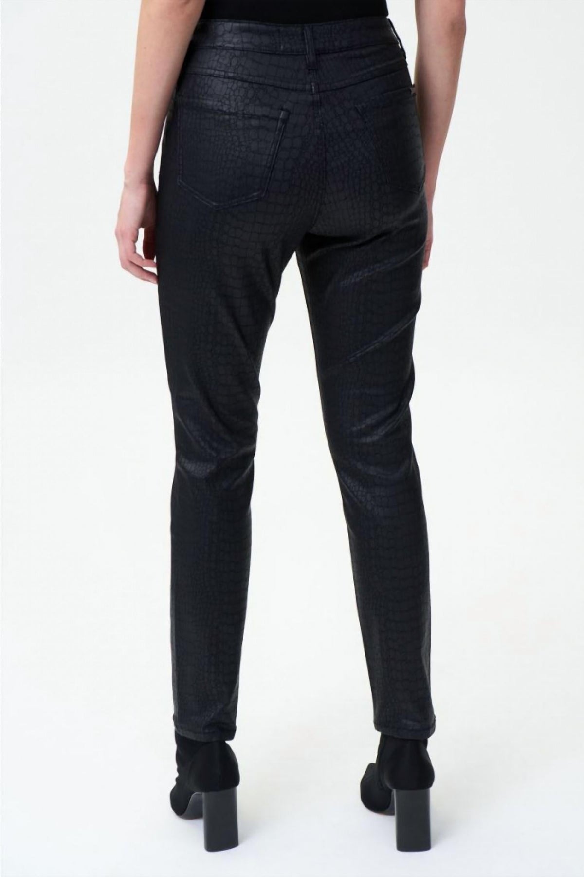 Pantalón color negro