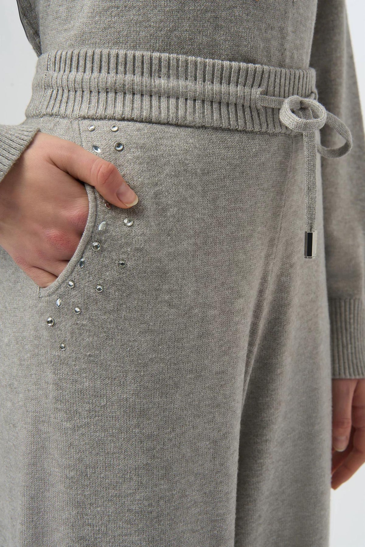 Pantalón de pierna ancha color gris