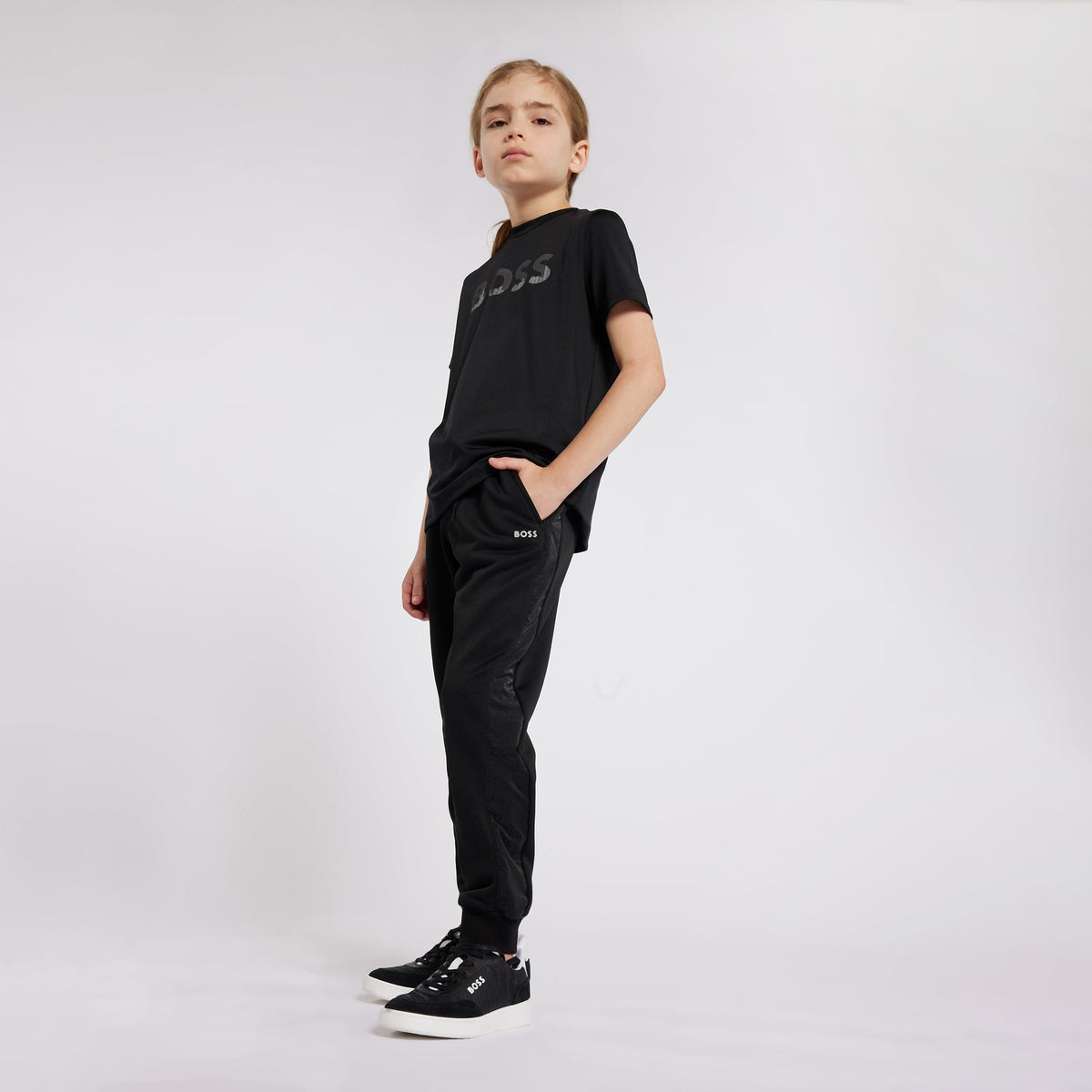 Pantalón deportivo color negro