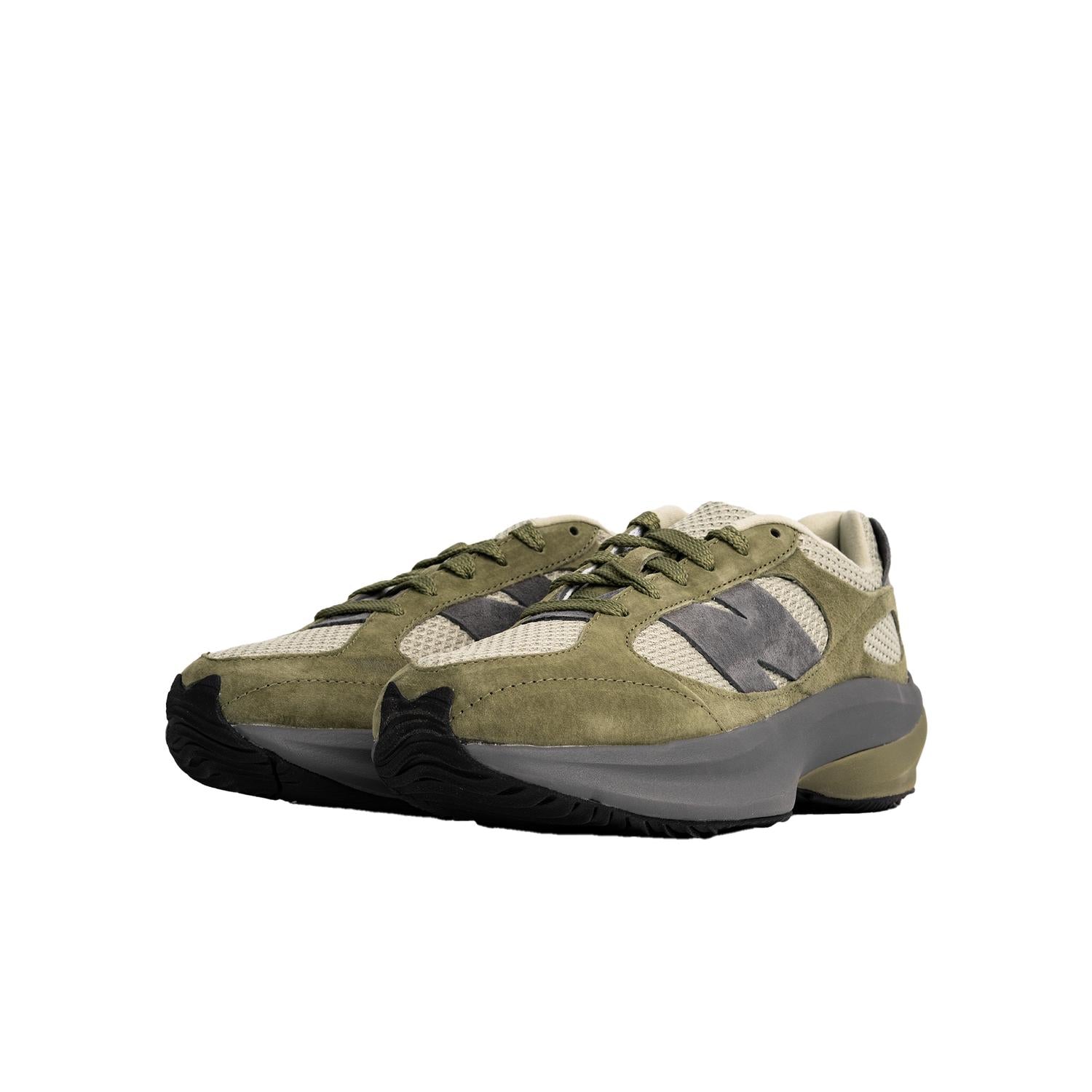 Tenis de hombre color verde