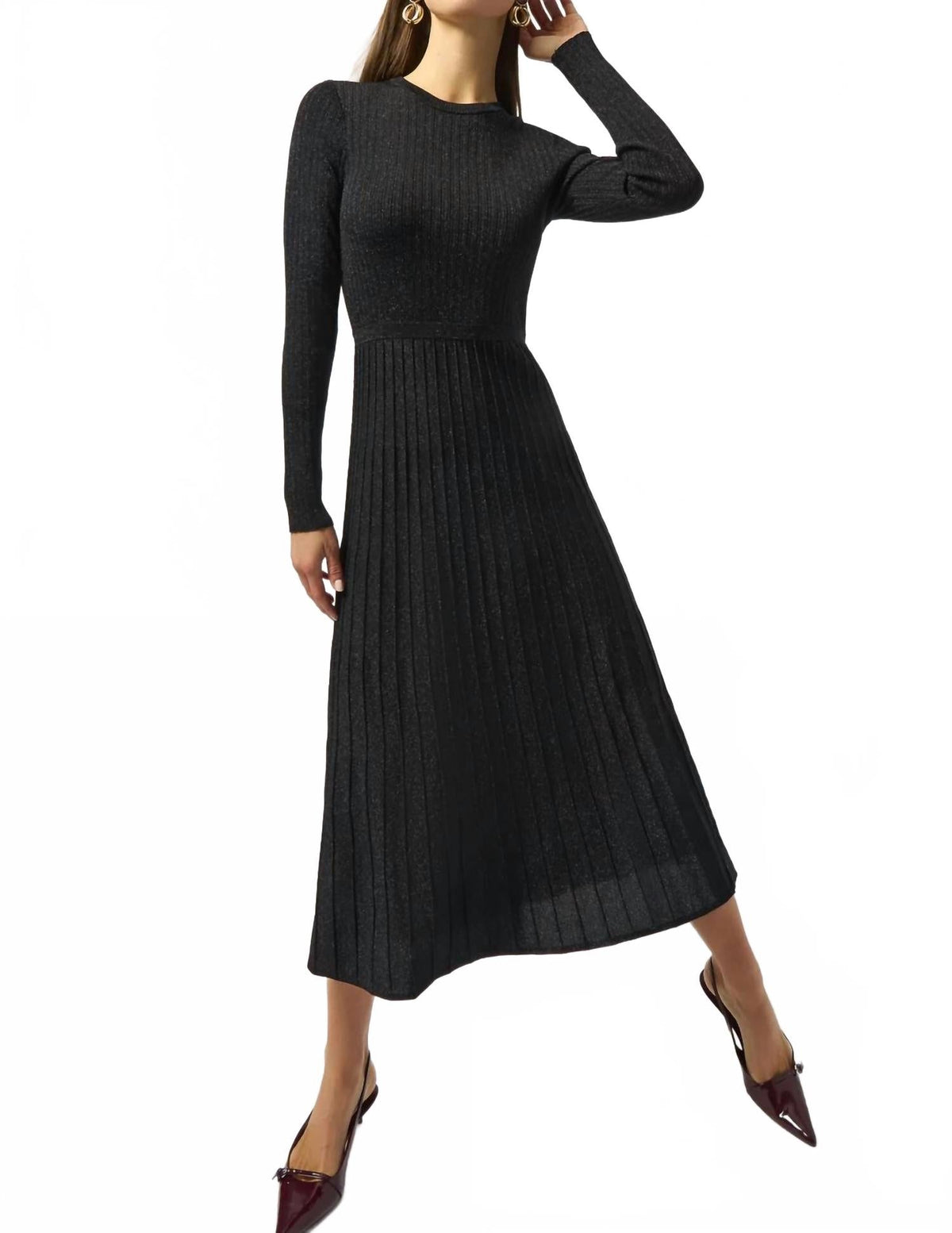 Vestido midi de manga larga con cuello redondo color negro
